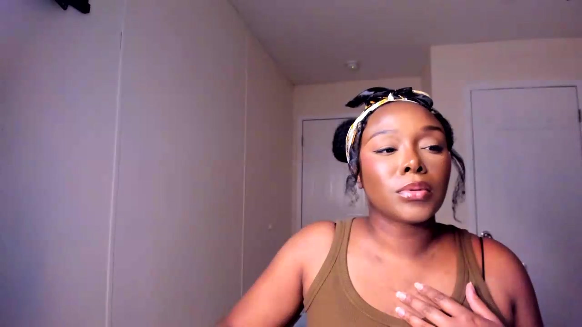 Gallery image thumbnail from Soraya__'s myfreecams stream on, 08/24/2026, 18:02 image 19 of 20