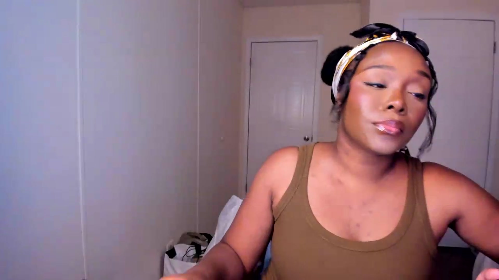 Gallery image thumbnail from Soraya__'s myfreecams stream on, 08/24/2026, 18:02 image 12 of 20