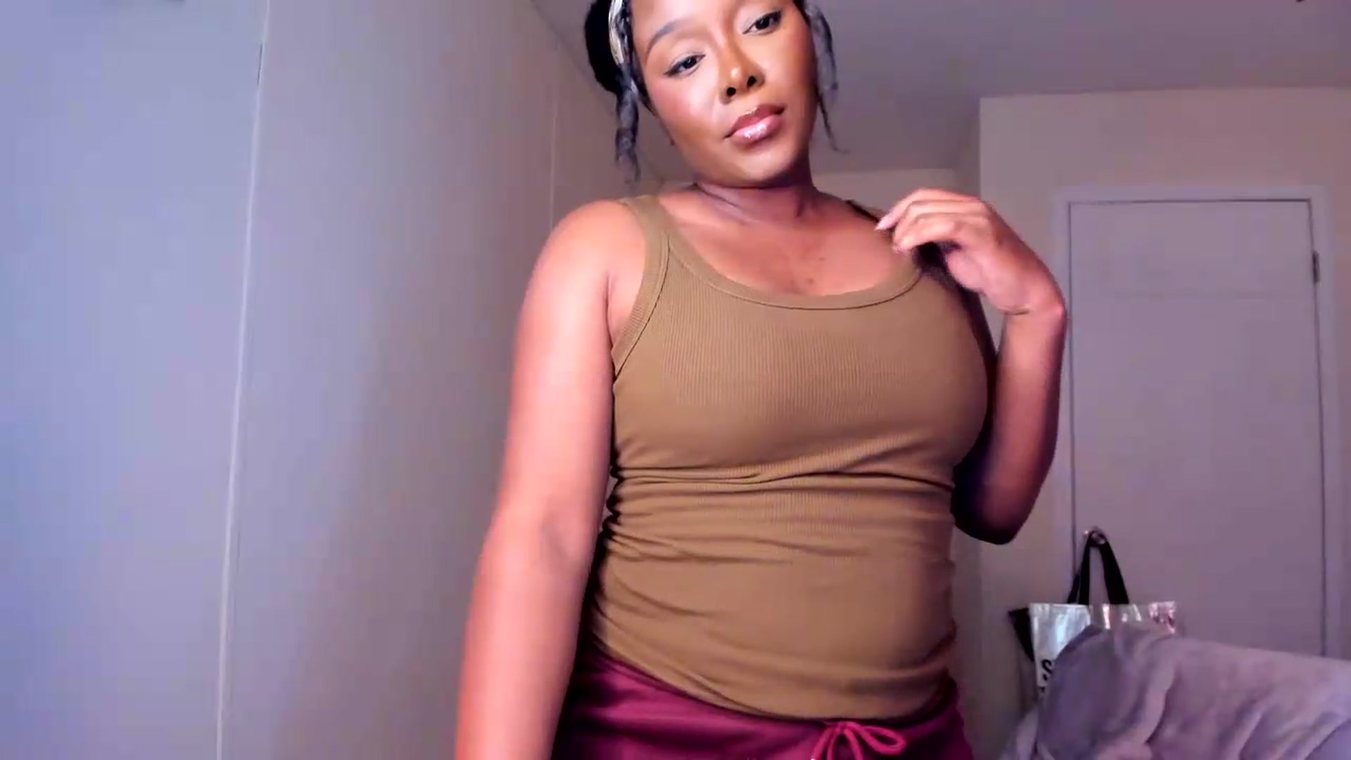 Gallery image thumbnail from Soraya__'s myfreecams stream on, 08/24/2026, 18:02 image 13 of 20