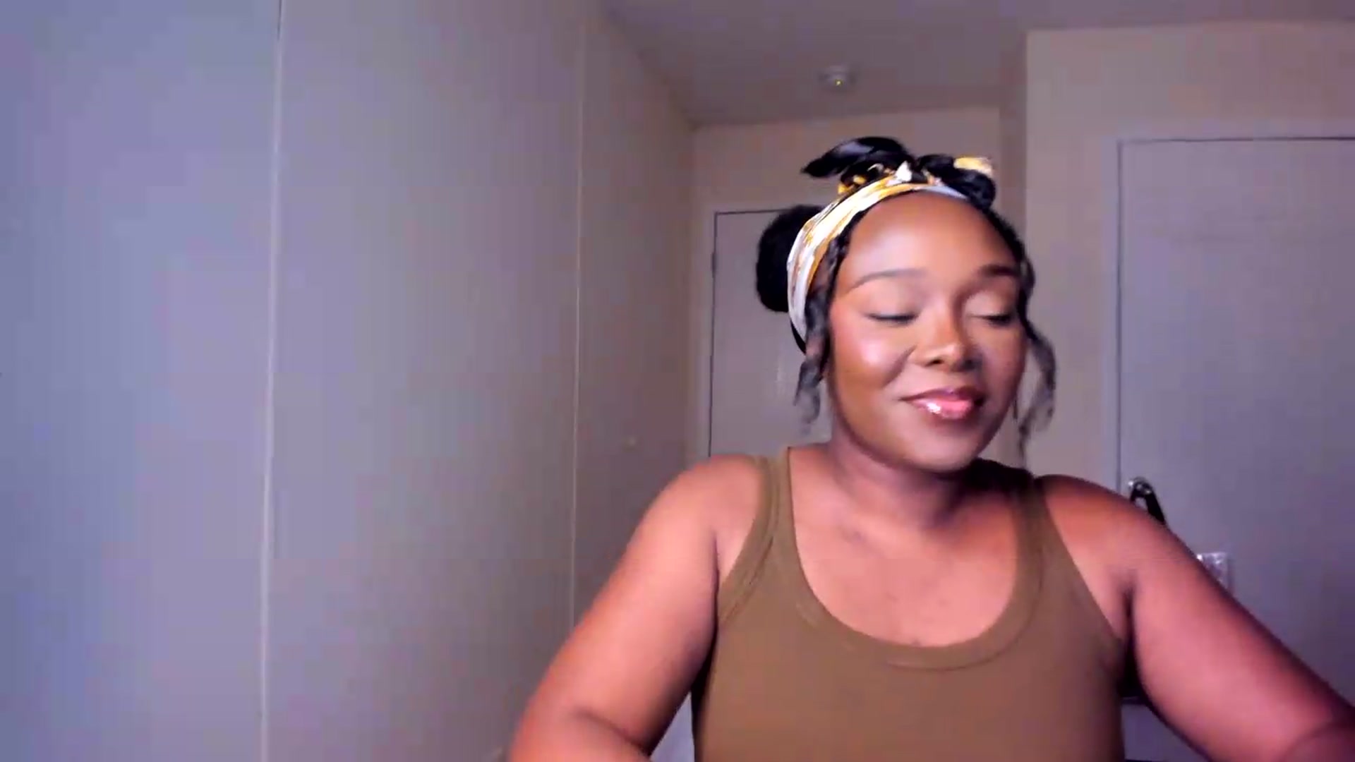 Gallery image thumbnail from Soraya__'s myfreecams stream on, 08/24/2026, 18:02 image 4 of 20