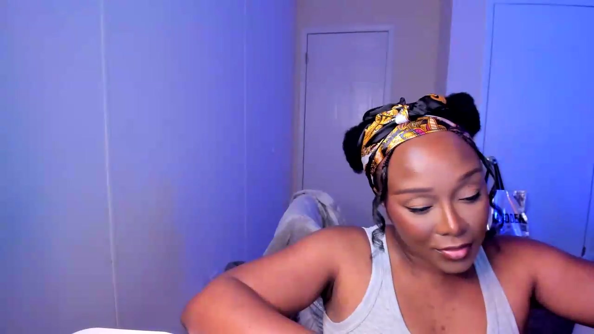 Gallery image thumbnail from Soraya__'s myfreecams stream on, 08/25/2026, 17:18 image 18 of 20