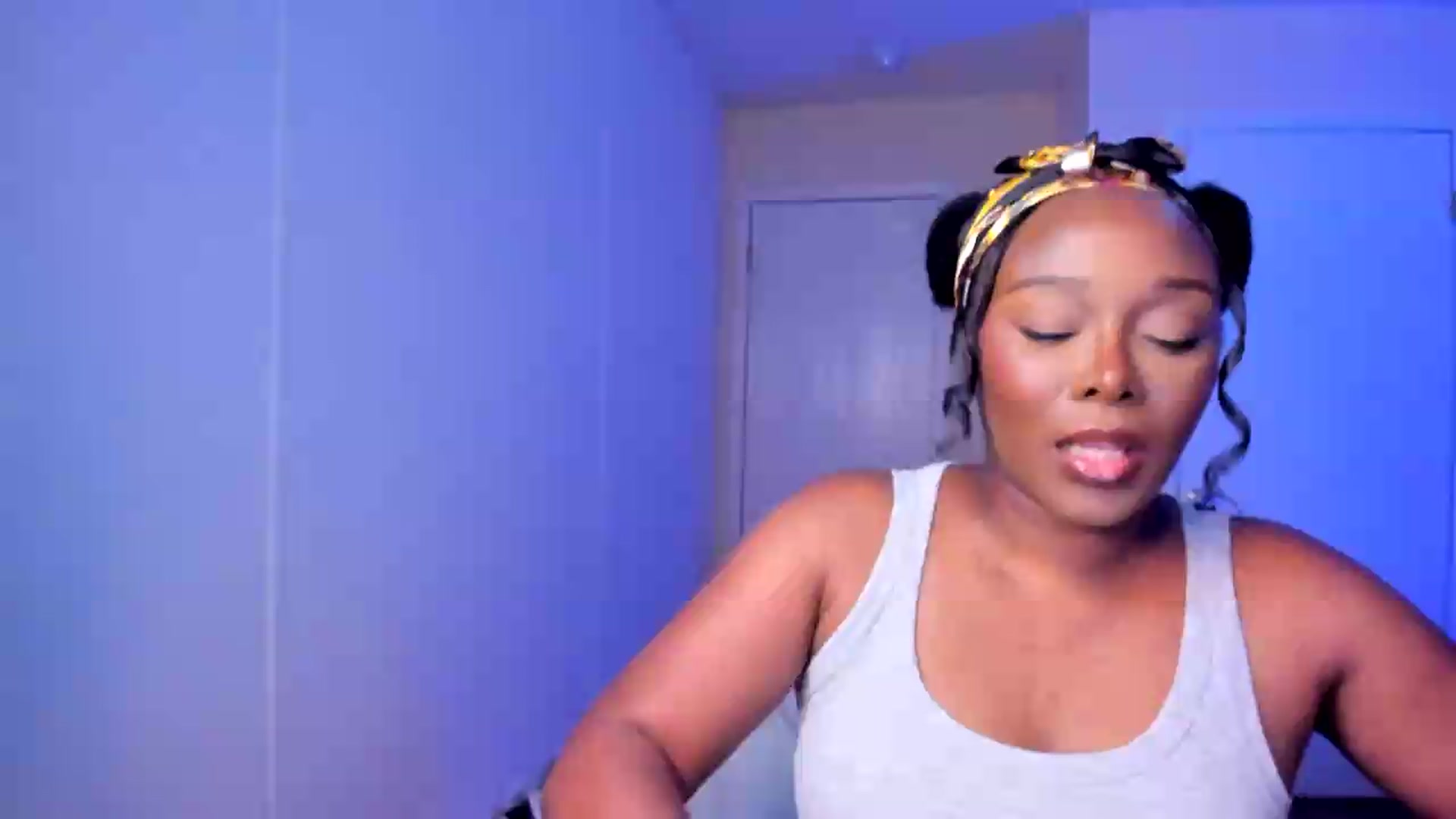 Gallery image thumbnail from Soraya__'s myfreecams stream on, 08/25/2026, 17:18 image 13 of 20