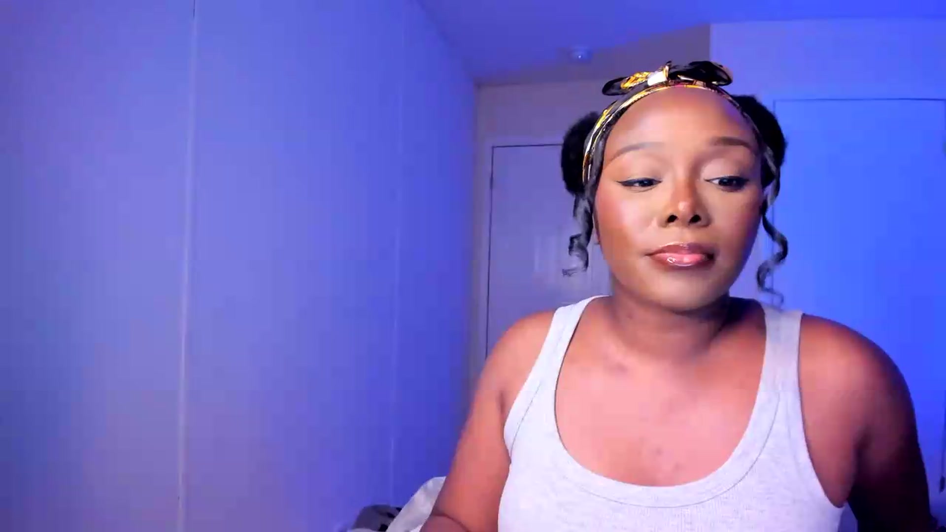 Gallery image thumbnail from Soraya__'s myfreecams stream on, 08/25/2026, 17:18 image 6 of 20