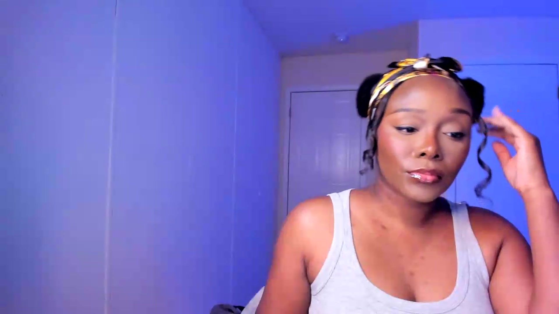 Gallery image thumbnail from Soraya__'s myfreecams stream on, 08/25/2026, 17:18 image 9 of 20