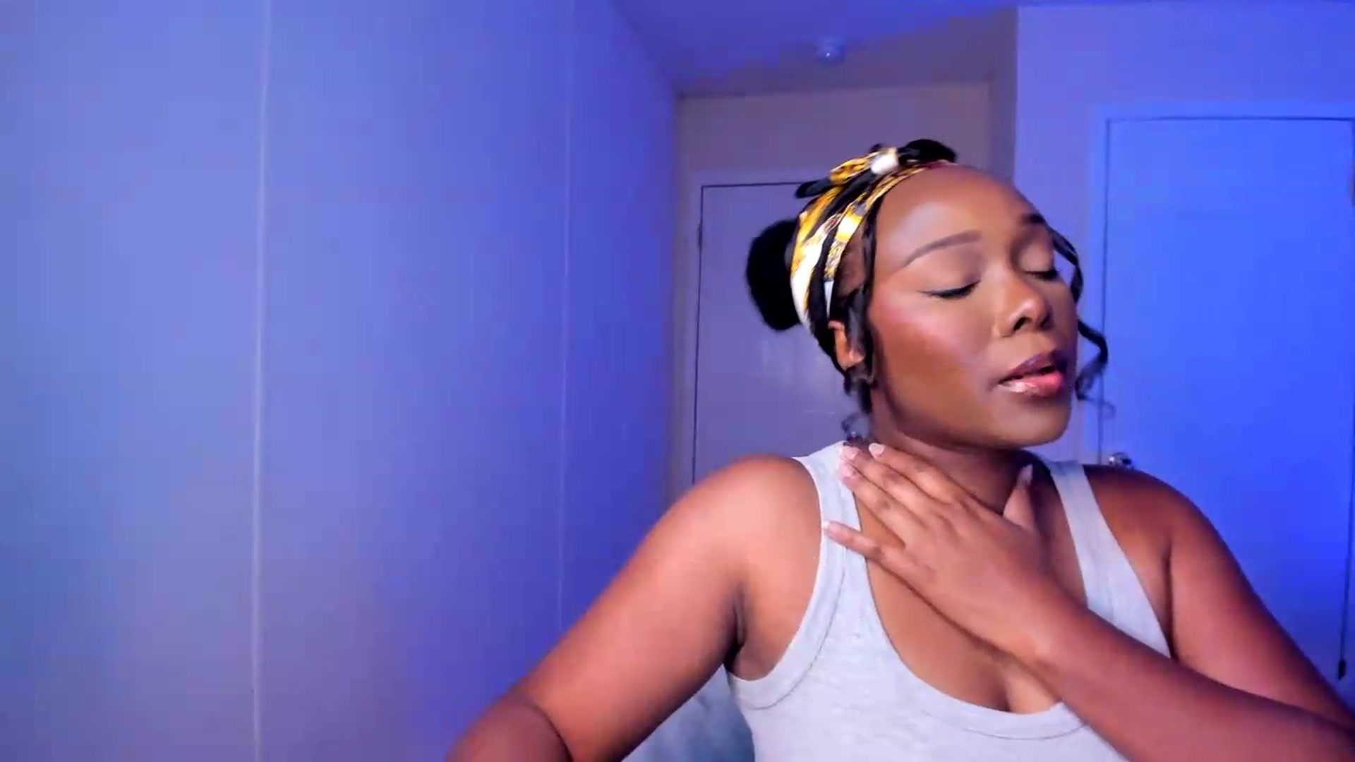 Gallery image thumbnail from Soraya__'s myfreecams stream on, 08/25/2026, 17:18 image 14 of 20