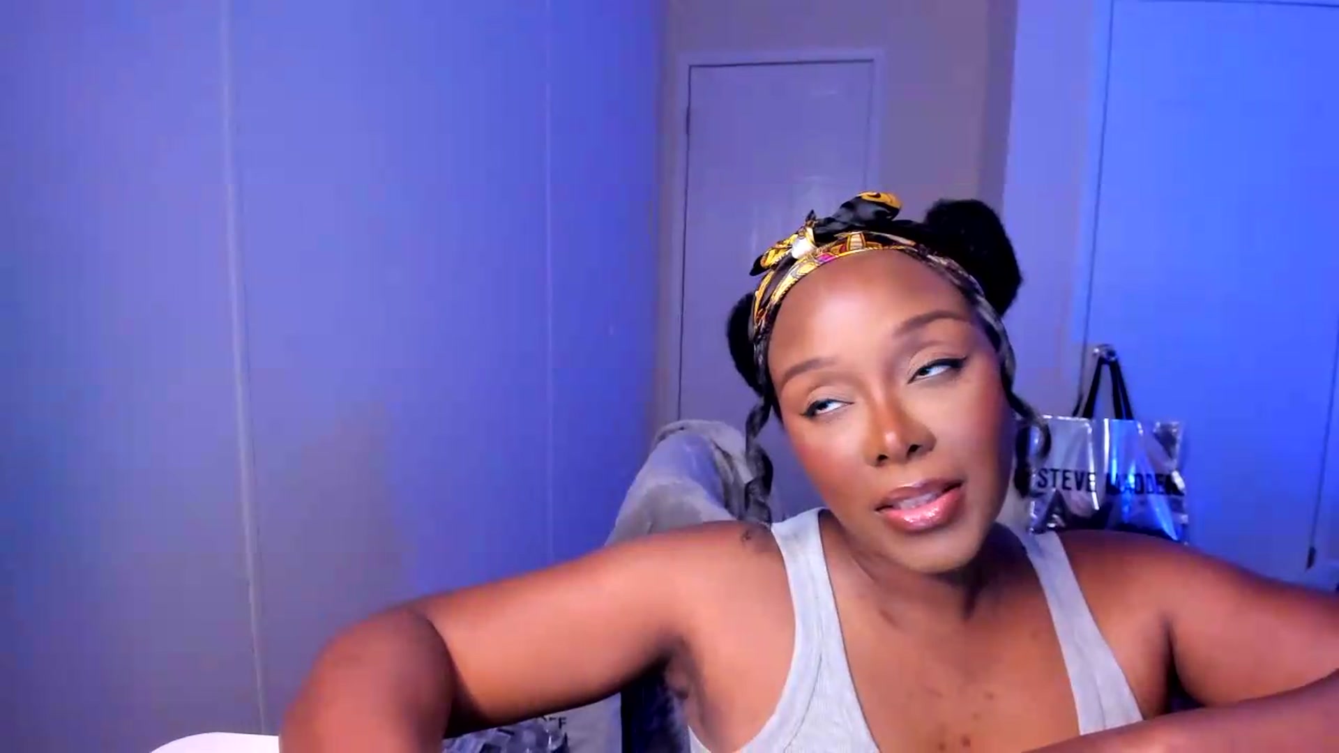 Gallery image thumbnail from Soraya__'s myfreecams stream on, 08/25/2026, 17:18 image 17 of 20