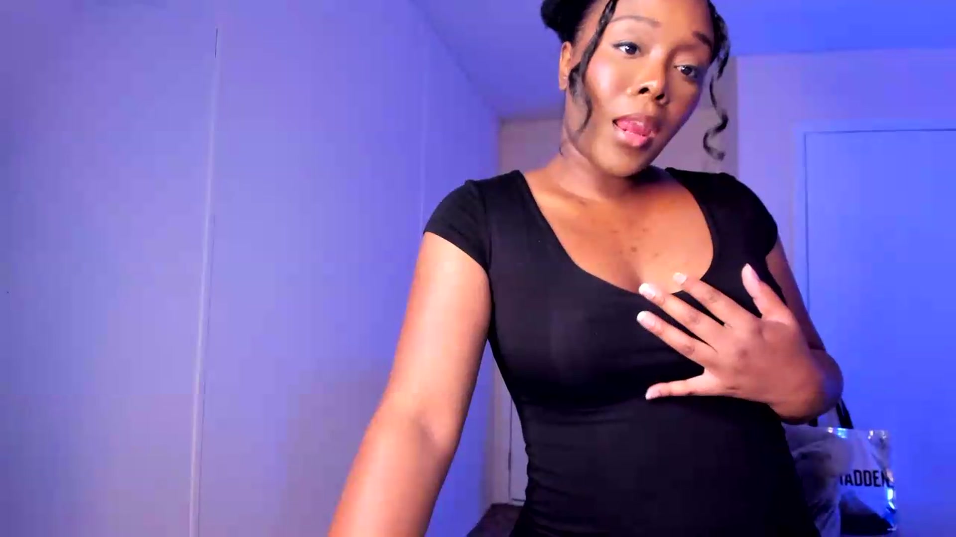 Gallery image thumbnail from Soraya__'s myfreecams stream on, 08/28/2026, 15:51 image 14 of 20