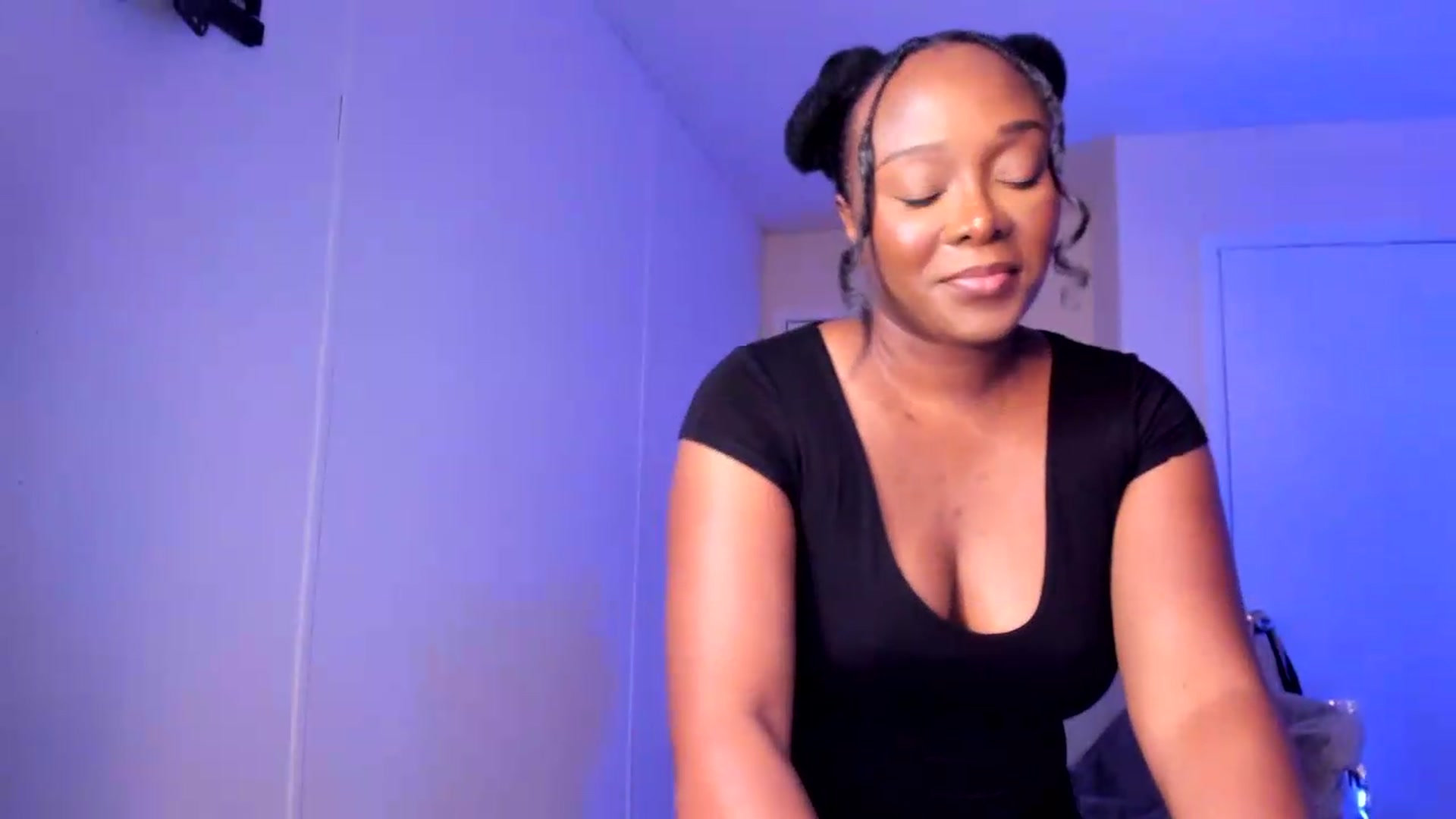 Gallery image thumbnail from Soraya__'s myfreecams stream on, 08/28/2026, 15:51 image 2 of 20