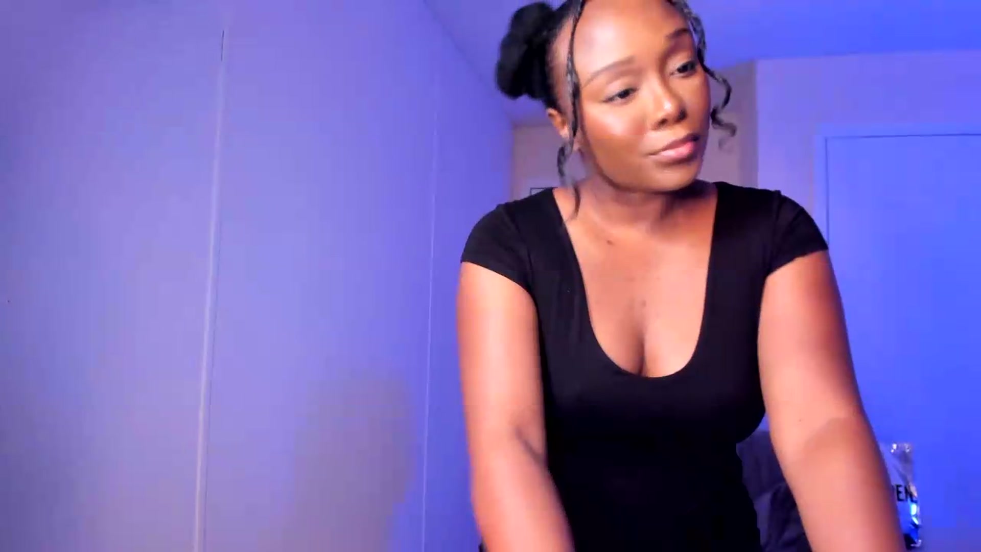 Gallery image thumbnail from Soraya__'s myfreecams stream on, 08/28/2026, 15:51 image 16 of 20