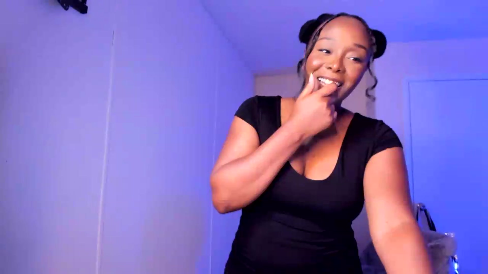 Gallery image thumbnail from Soraya__'s myfreecams stream on, 08/28/2026, 15:51 image 3 of 20