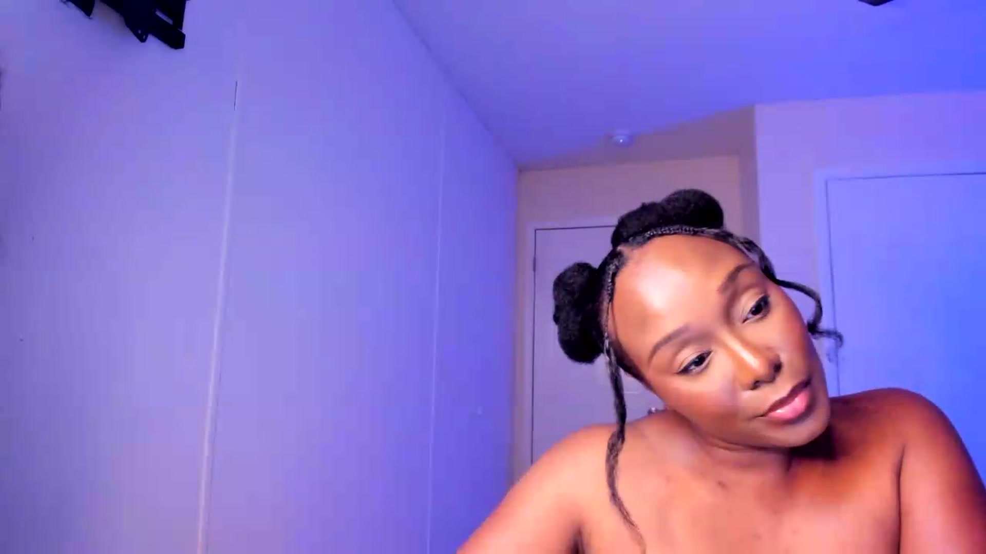 Gallery image thumbnail from Soraya__'s myfreecams stream on, 08/28/2026, 18:24 image 17 of 20