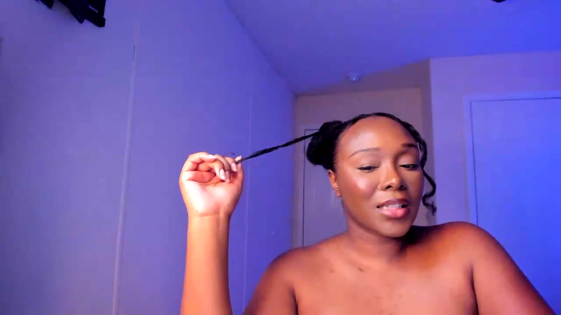 Gallery image thumbnail from Soraya__'s myfreecams stream on, 08/28/2026, 18:24 image 16 of 20