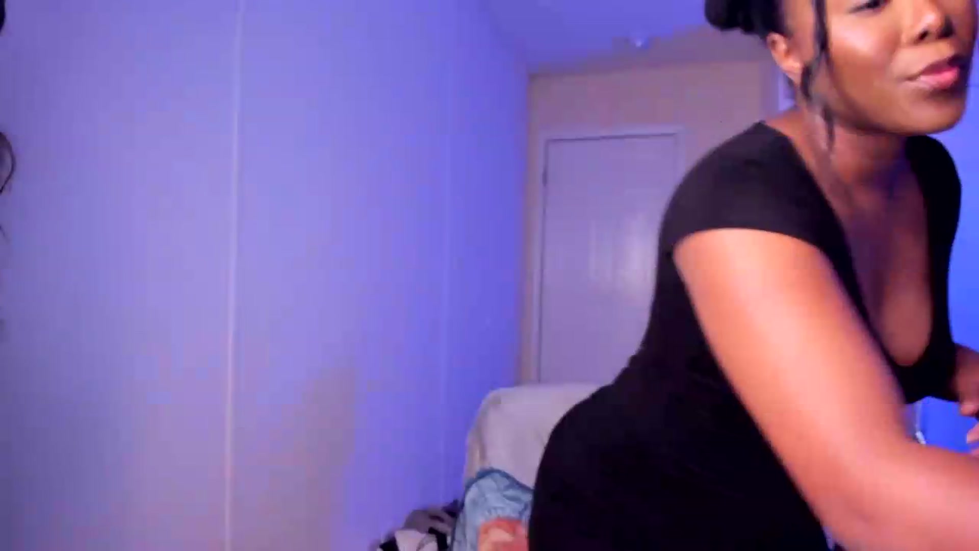 Gallery image thumbnail from Soraya__'s myfreecams stream on, 08/28/2026, 18:24 image 6 of 20