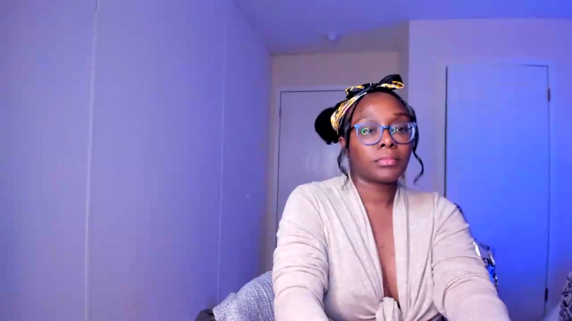 Gallery image thumbnail from Soraya__'s myfreecams stream on, 08/31/2026, 20:10 image 15 of 20