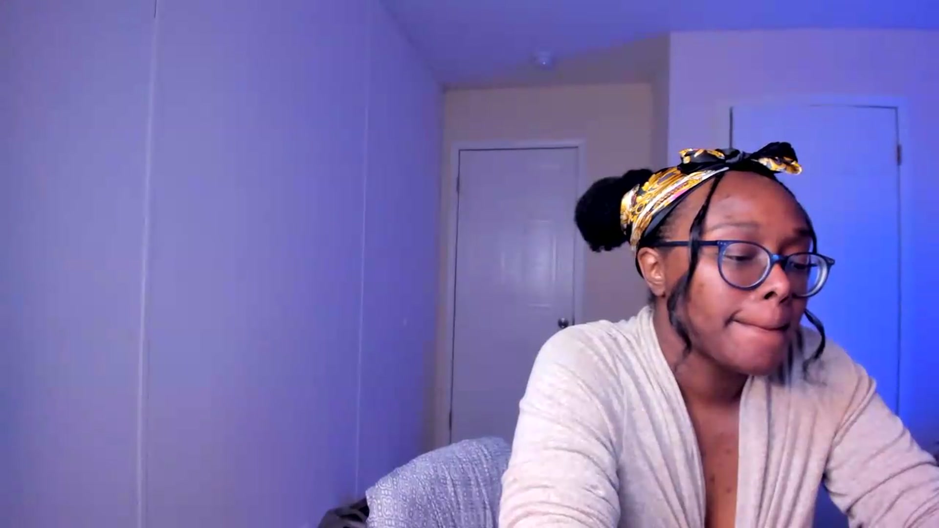 Gallery image thumbnail from Soraya__'s myfreecams stream on, 08/31/2026, 20:10 image 19 of 20