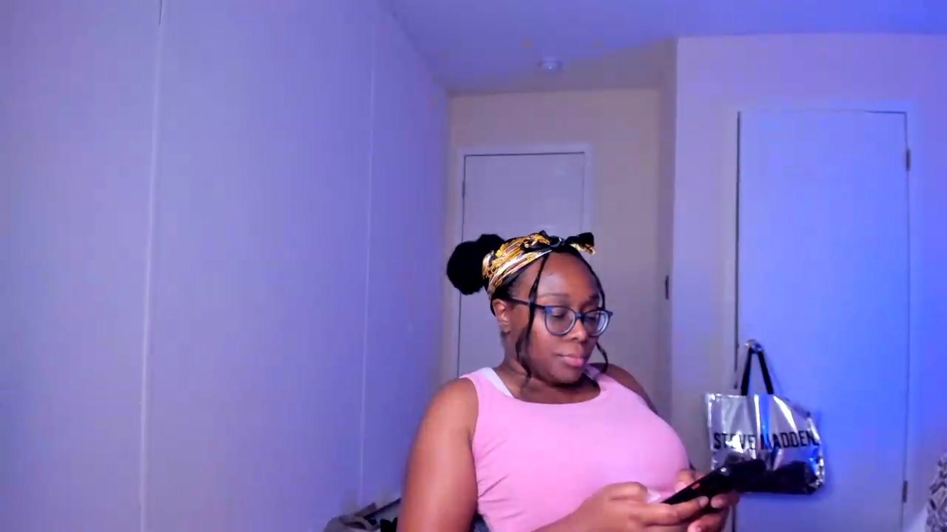 Gallery image thumbnail from Soraya__'s myfreecams stream on, 08/31/2026, 20:10 image 11 of 20