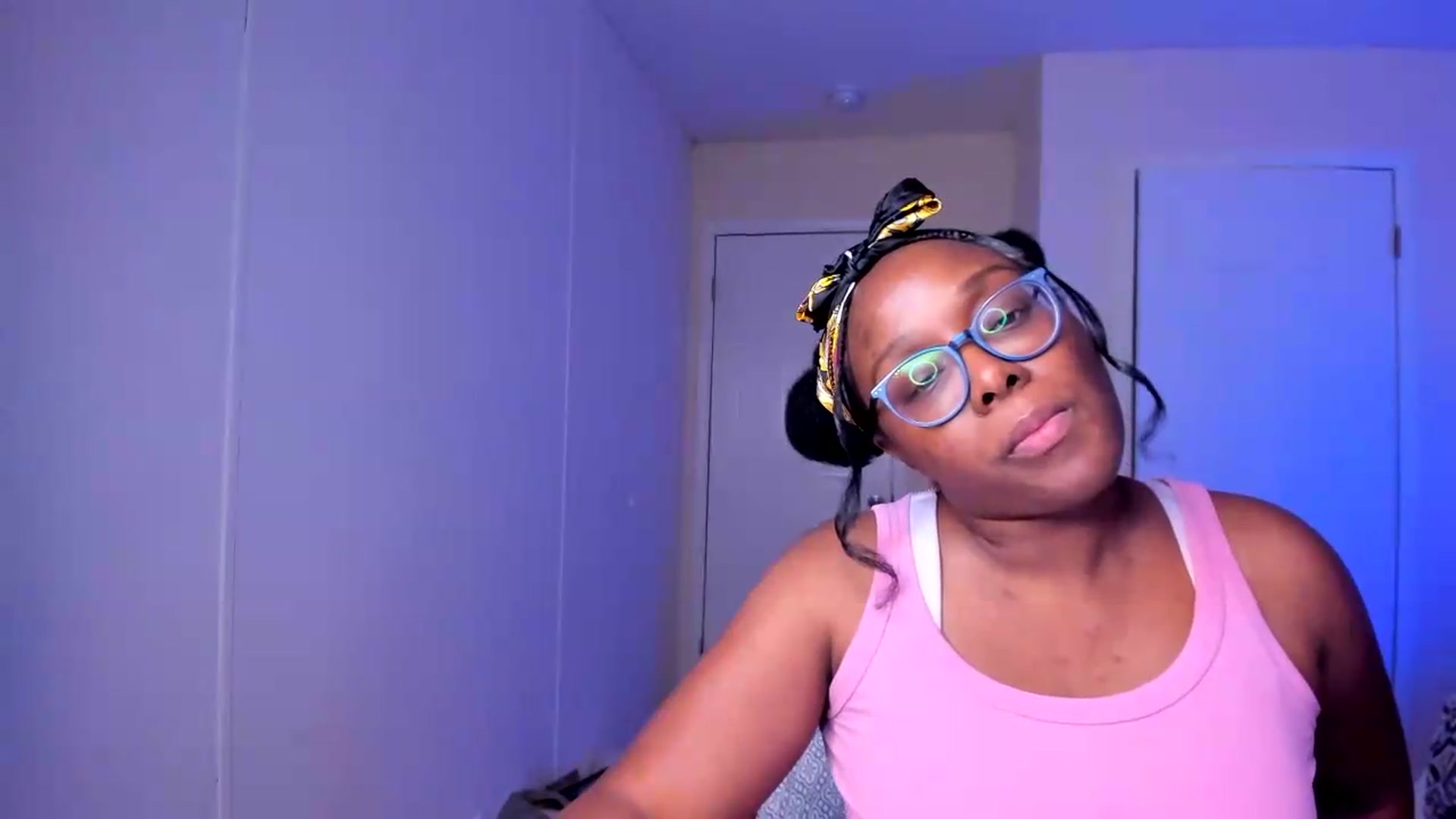 Gallery image thumbnail from Soraya__'s myfreecams stream on, 08/31/2026, 20:10 image 12 of 20