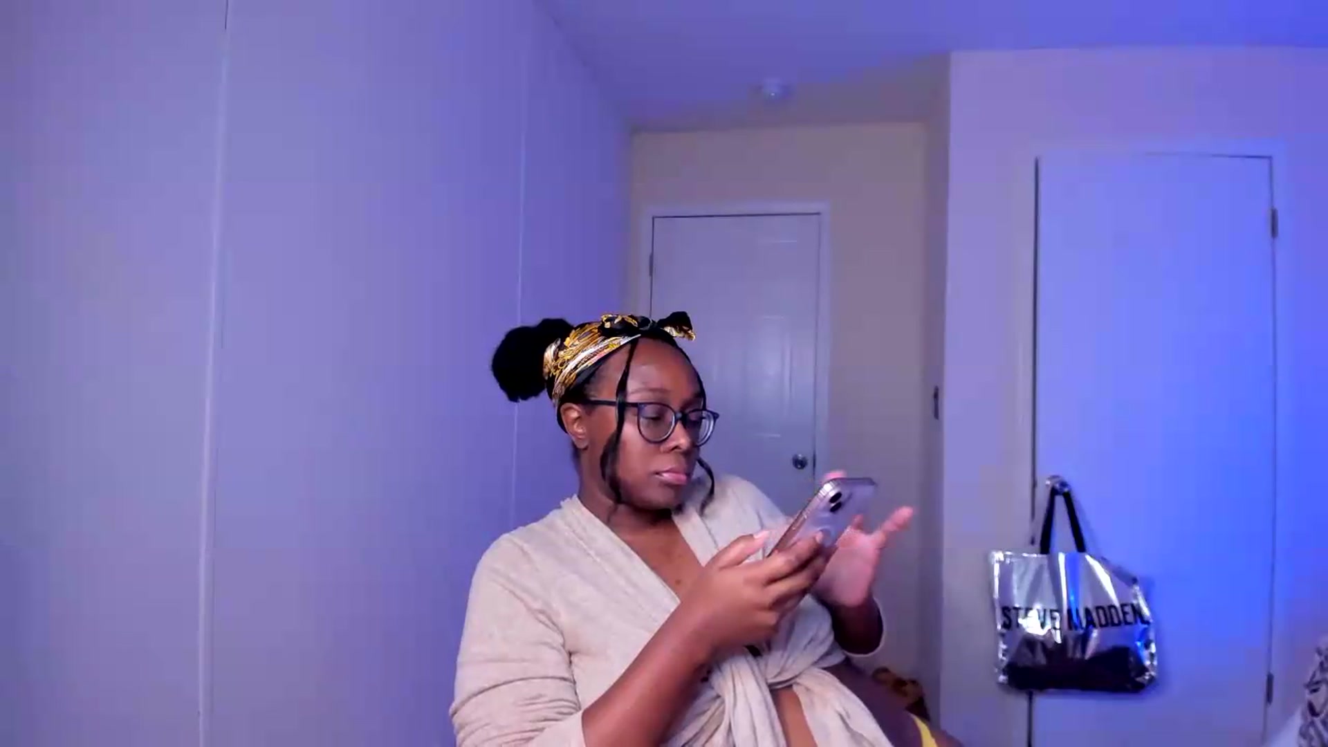 Gallery image thumbnail from Soraya__'s myfreecams stream on, 08/31/2026, 20:10 image 16 of 20