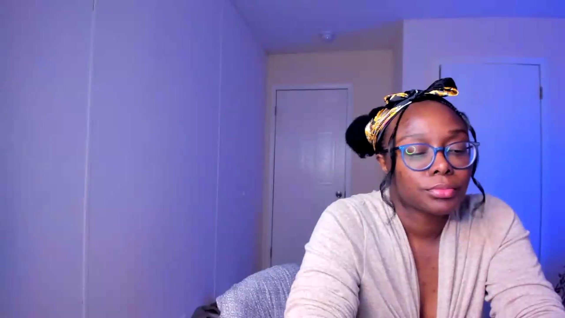 Gallery image thumbnail from Soraya__'s myfreecams stream on, 08/31/2026, 20:10 image 17 of 20