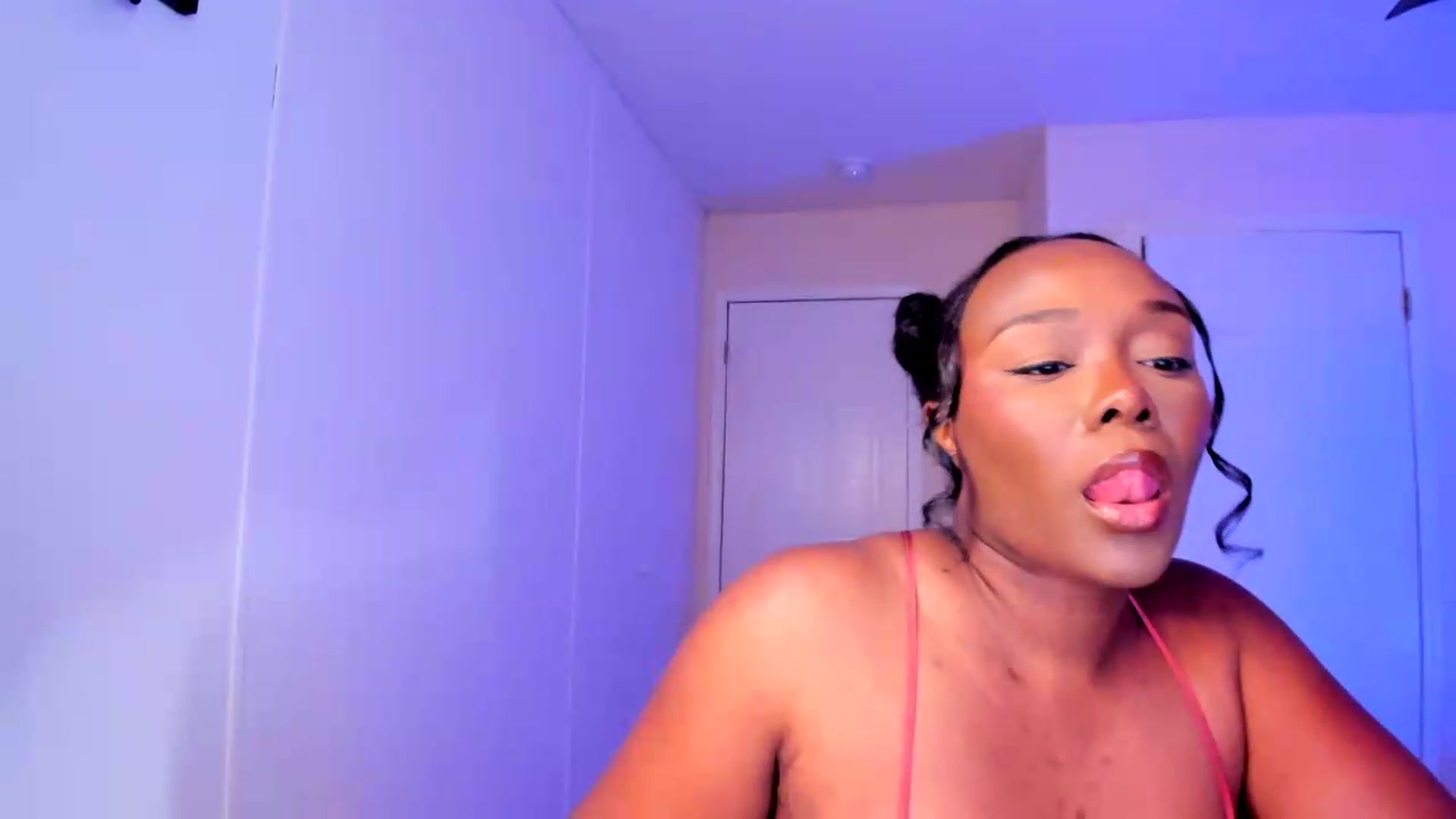 Gallery image thumbnail from Soraya__'s myfreecams stream on, 09/01/2026, 17:34 image 5 of 20