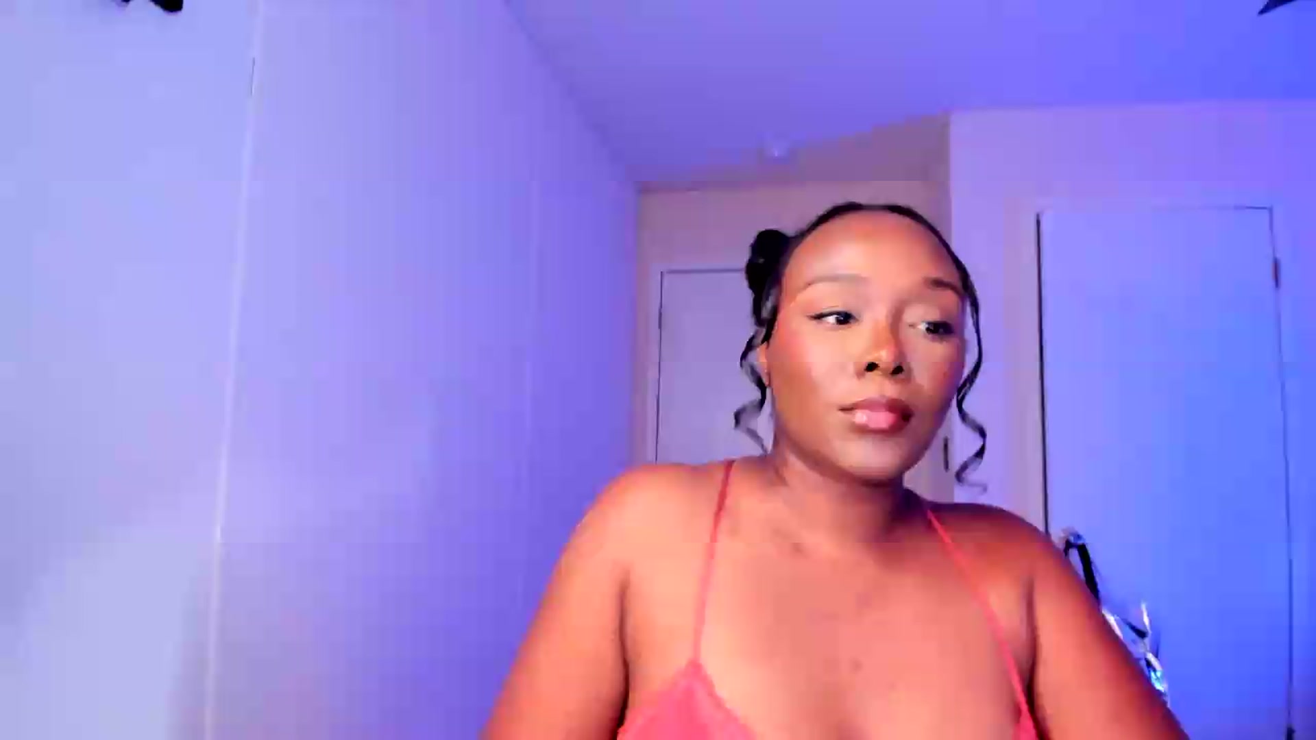 Gallery image thumbnail from Soraya__'s myfreecams stream on, 09/01/2026, 17:34 image 4 of 20