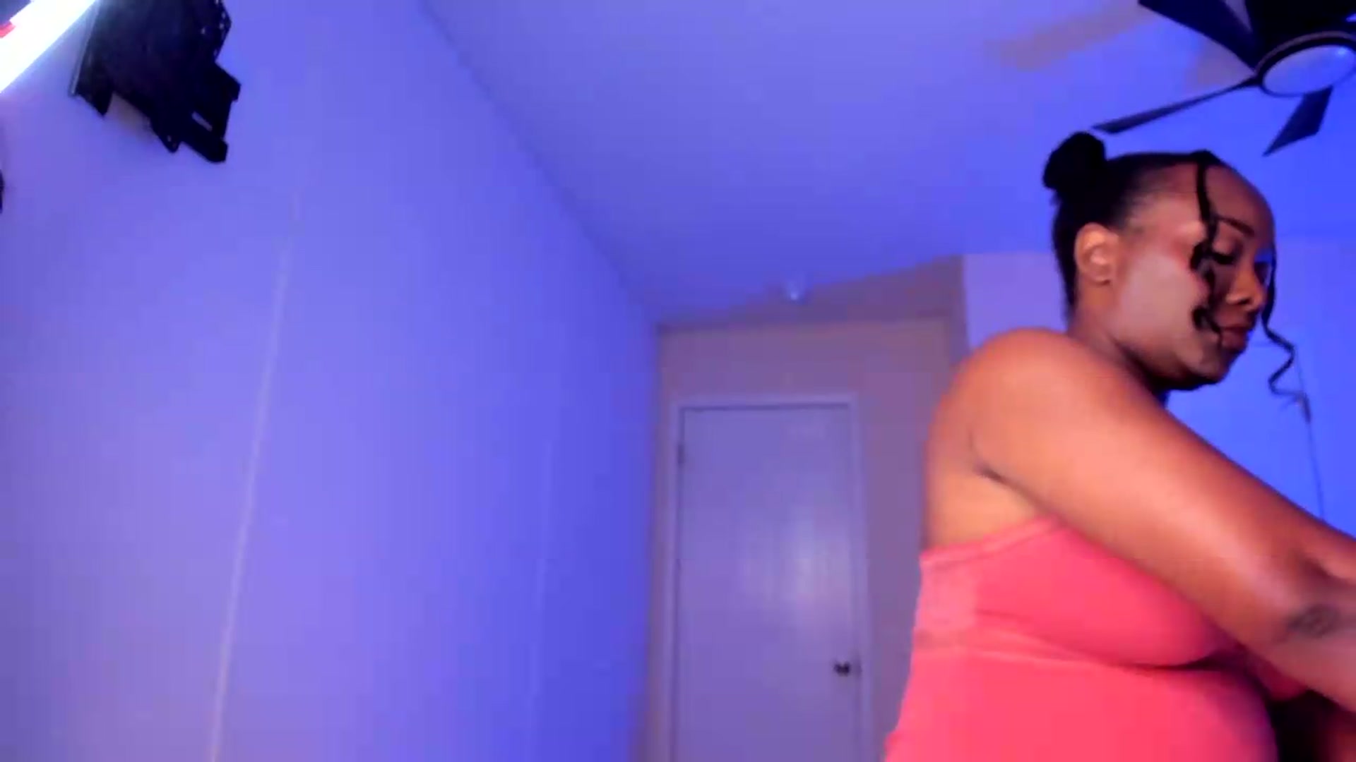 Gallery image thumbnail from Soraya__'s myfreecams stream on, 09/01/2026, 17:34 image 8 of 20
