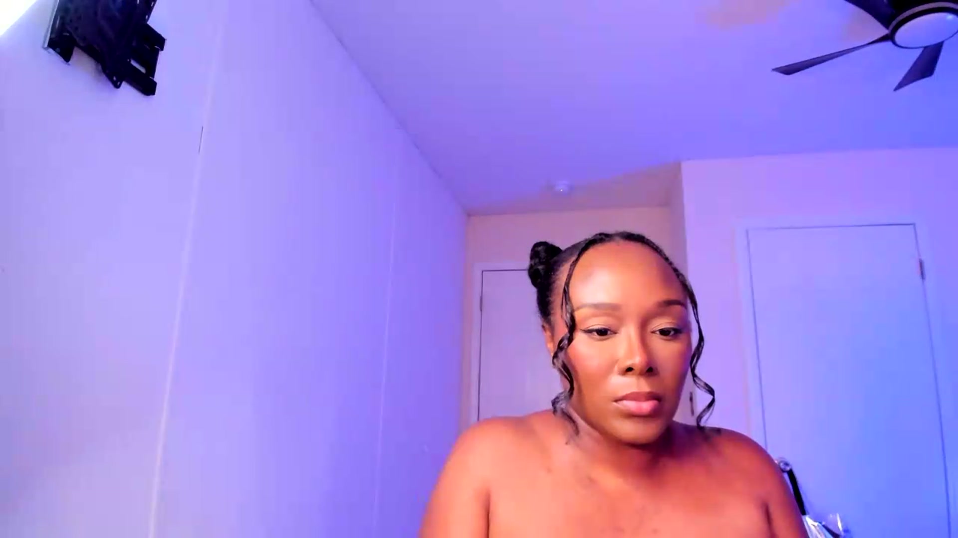 Gallery image thumbnail from Soraya__'s myfreecams stream on, 09/01/2026, 20:51 image 6 of 20