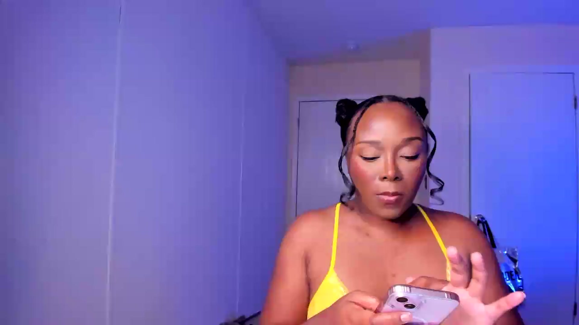 Gallery image thumbnail from Soraya__'s myfreecams stream on, 09/02/2026, 17:43 image 1 of 20