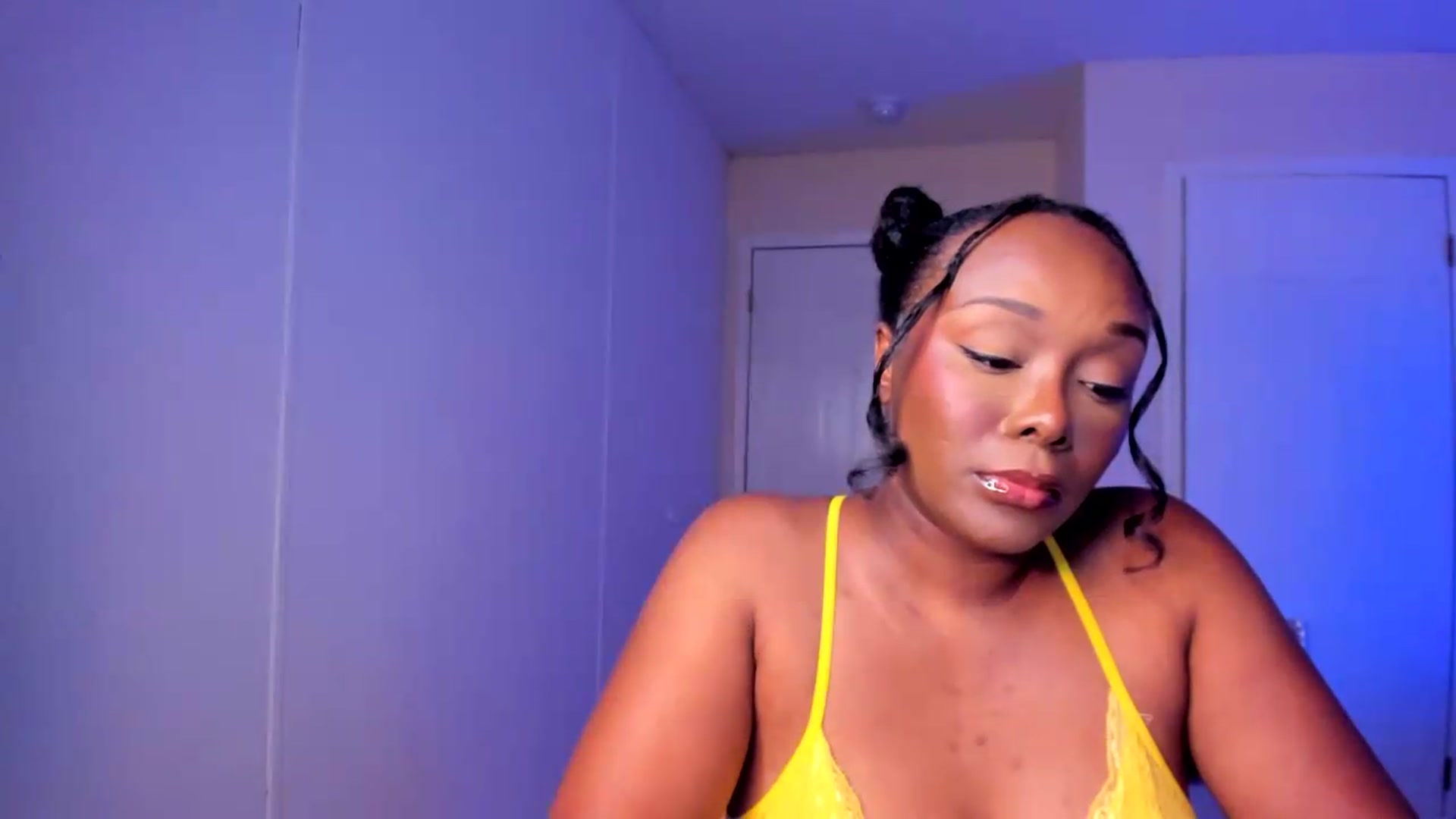 Gallery image thumbnail from Soraya__'s myfreecams stream on, 09/02/2026, 17:43 image 9 of 20