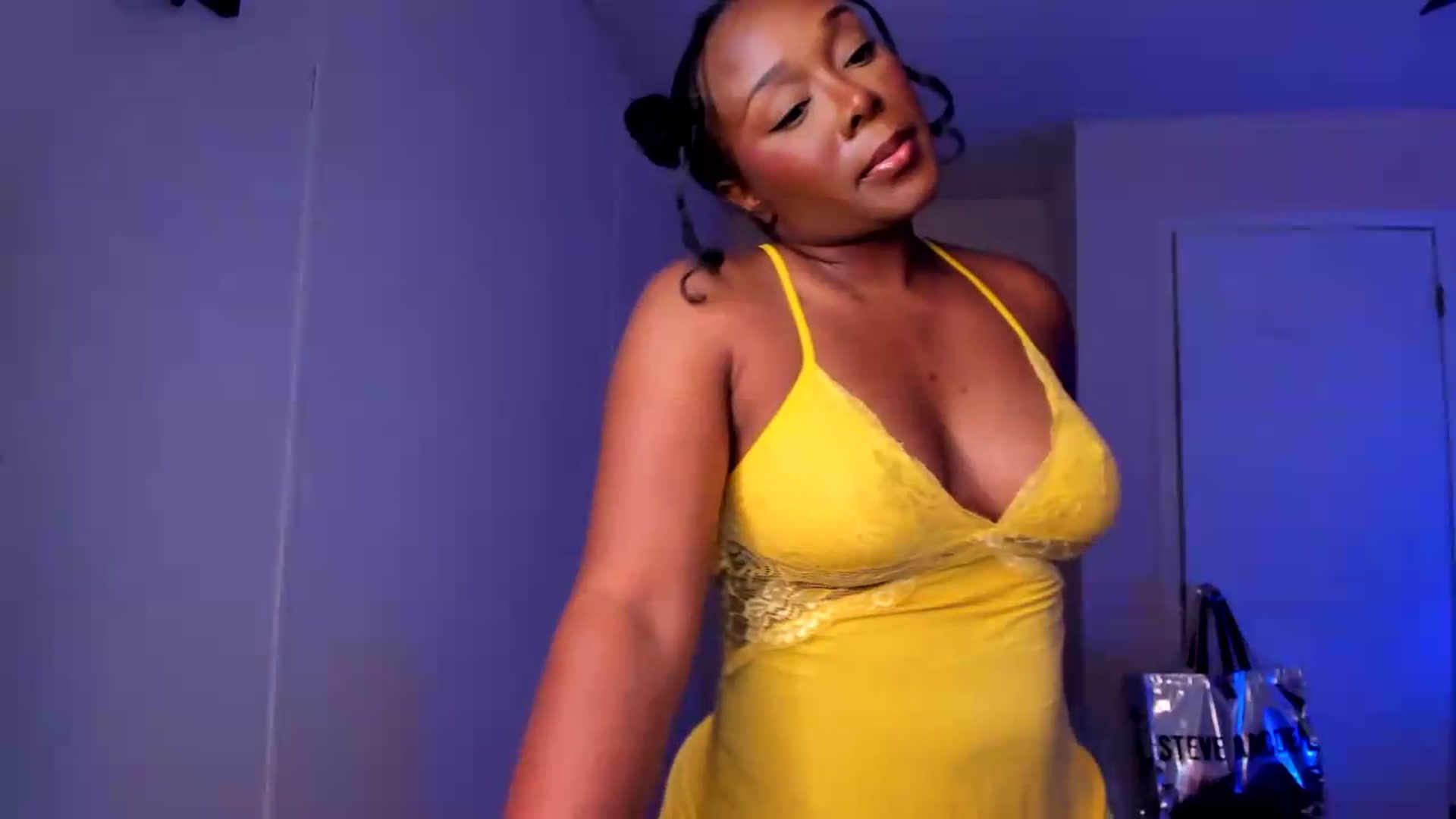 Gallery image thumbnail from Soraya__'s myfreecams stream on, 09/02/2026, 17:43 image 14 of 20
