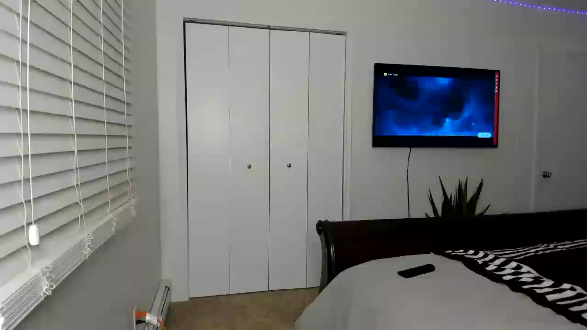 Gallery image thumbnail from SororityGirly's myfreecams stream on, 12/13/2022, 01:57 image 17 of 20