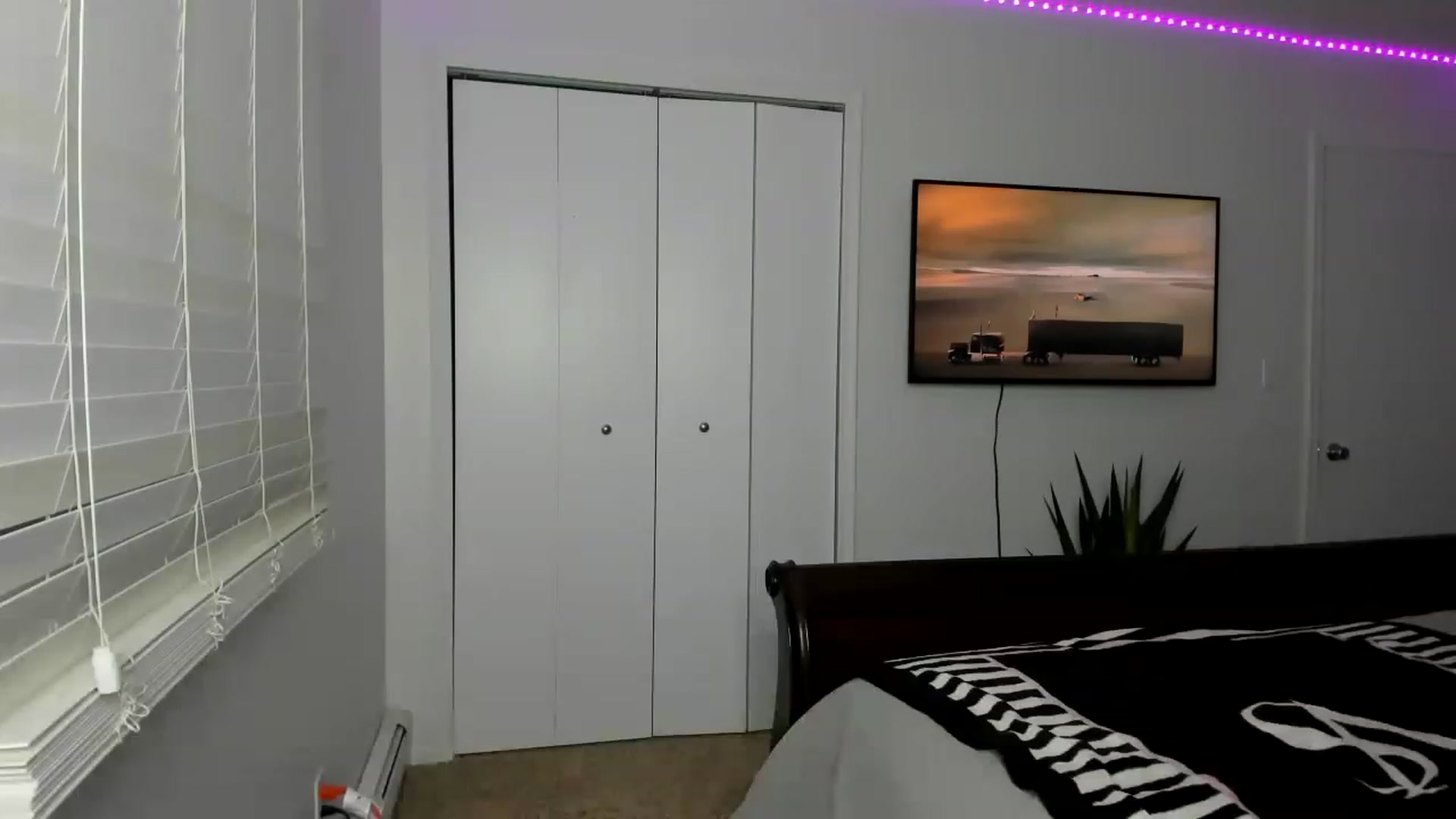 Gallery image thumbnail from SororityGirly's myfreecams stream on, 12/15/2022, 23:05 image 2 of 20