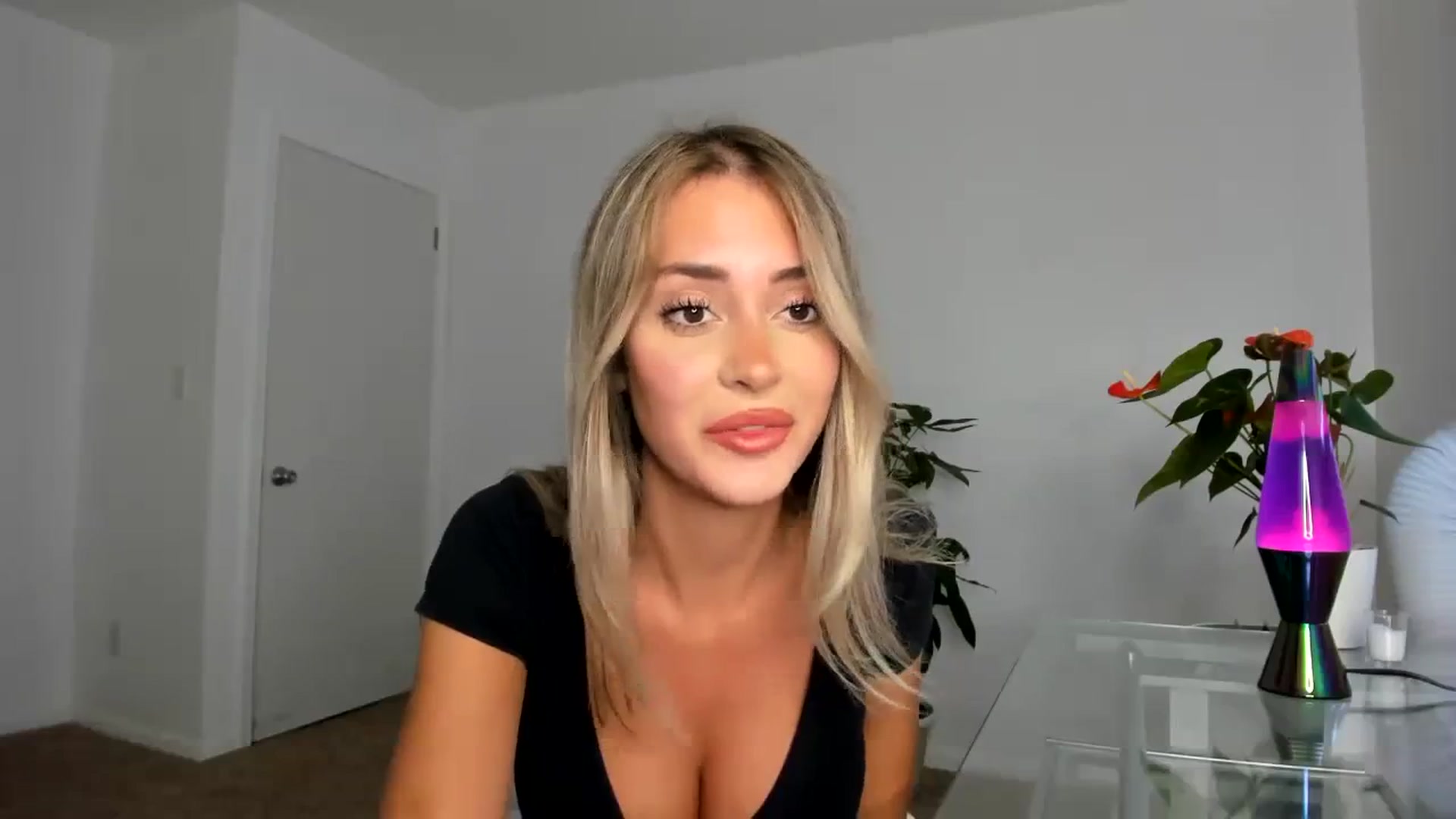 Gallery image thumbnail from SororityGirly's myfreecams stream on, 07/24/2023, 22:39 image 10 of 20