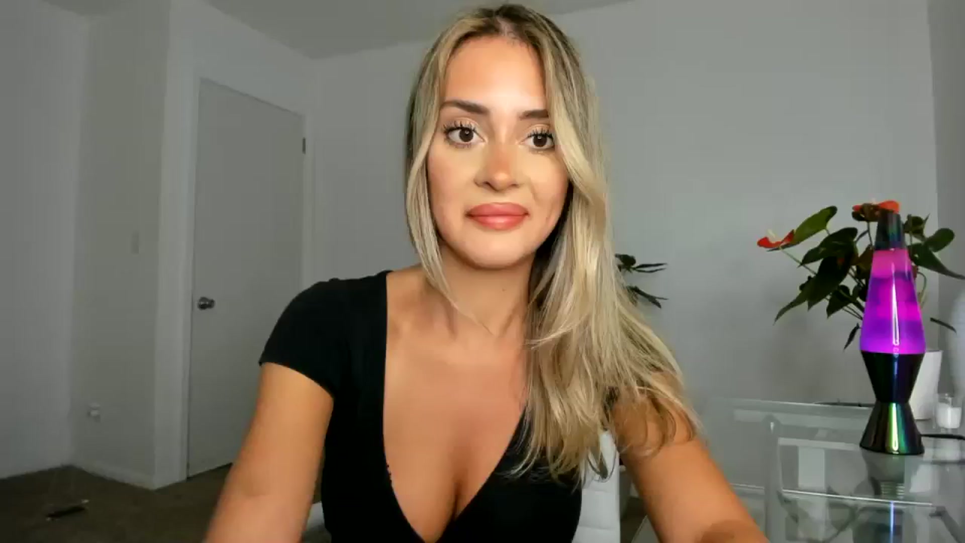 Gallery image thumbnail from SororityGirly's myfreecams stream on, 07/25/2023, 01:05 image 7 of 20