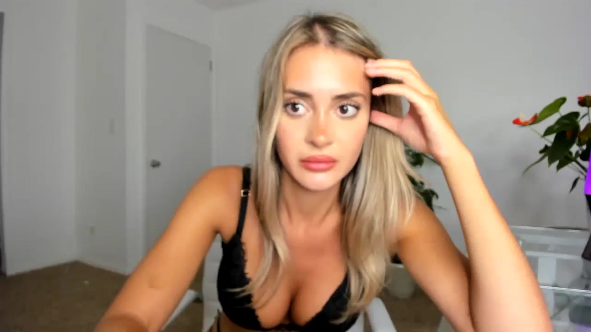 Gallery image thumbnail from SororityGirly's myfreecams stream on, 07/25/2023, 02:57 image 12 of 20