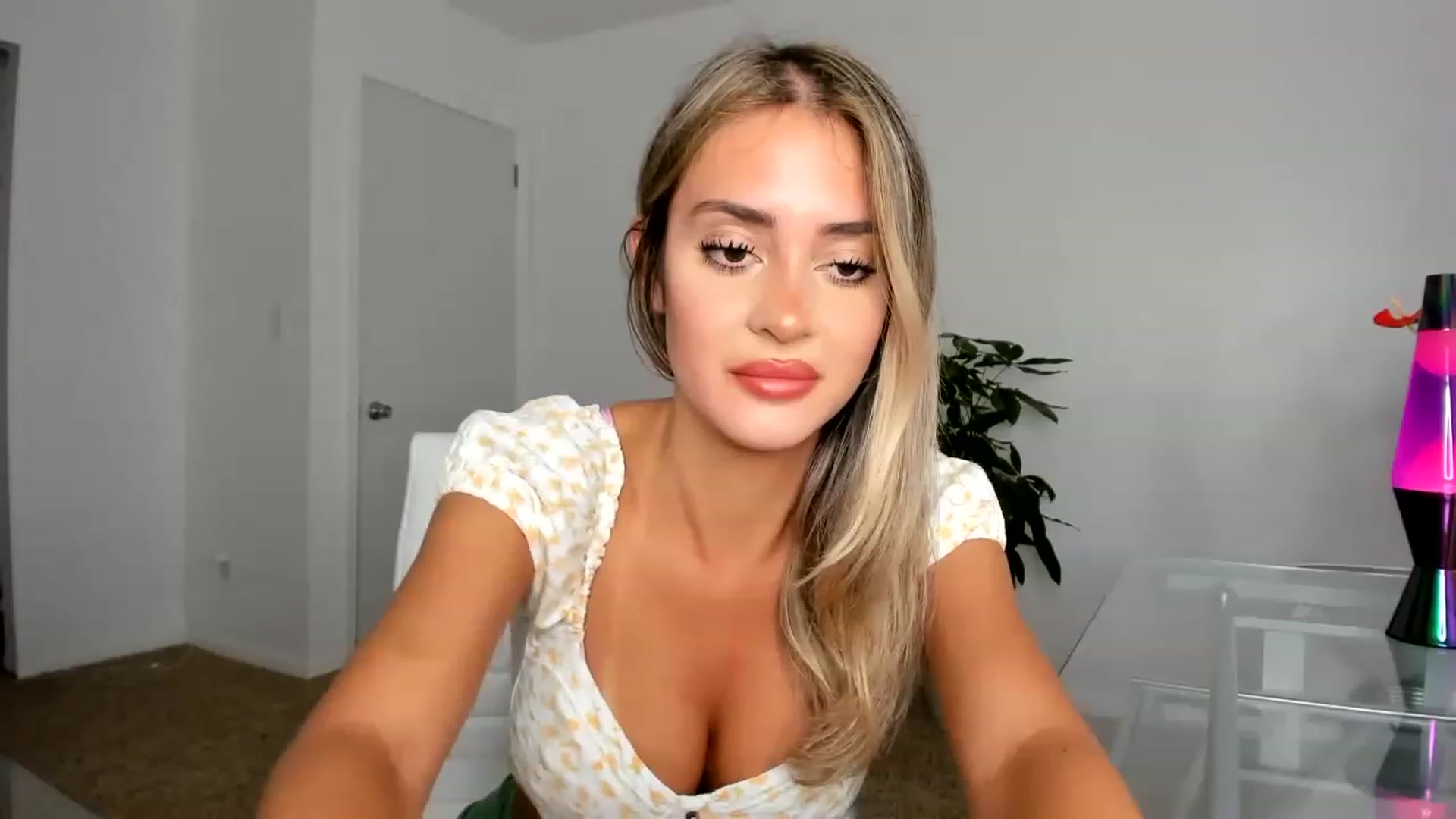Gallery image thumbnail from SororityGirly's myfreecams stream on, 07/26/2023, 01:16 image 8 of 20