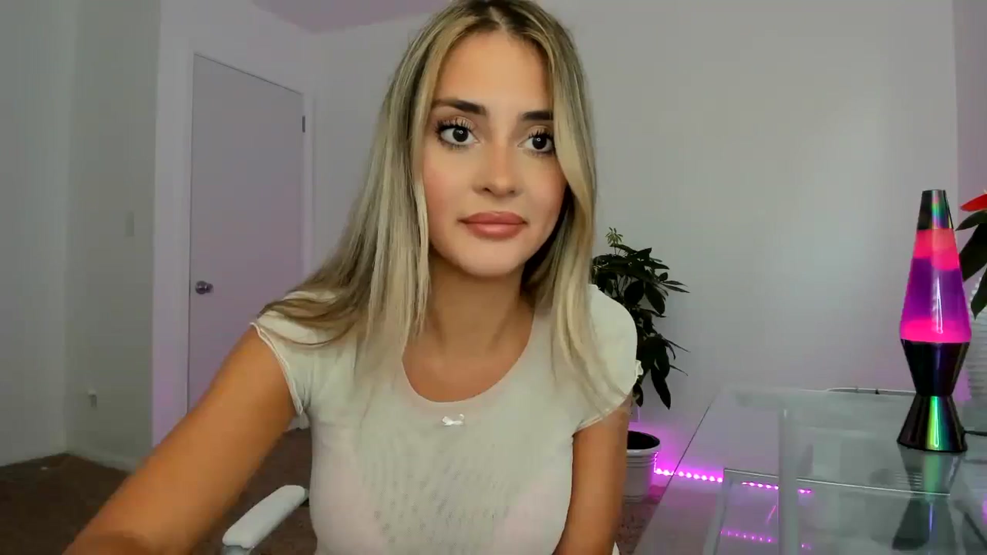 Gallery image thumbnail from SororityGirly's myfreecams stream on, 08/08/2023, 21:17 image 8 of 20