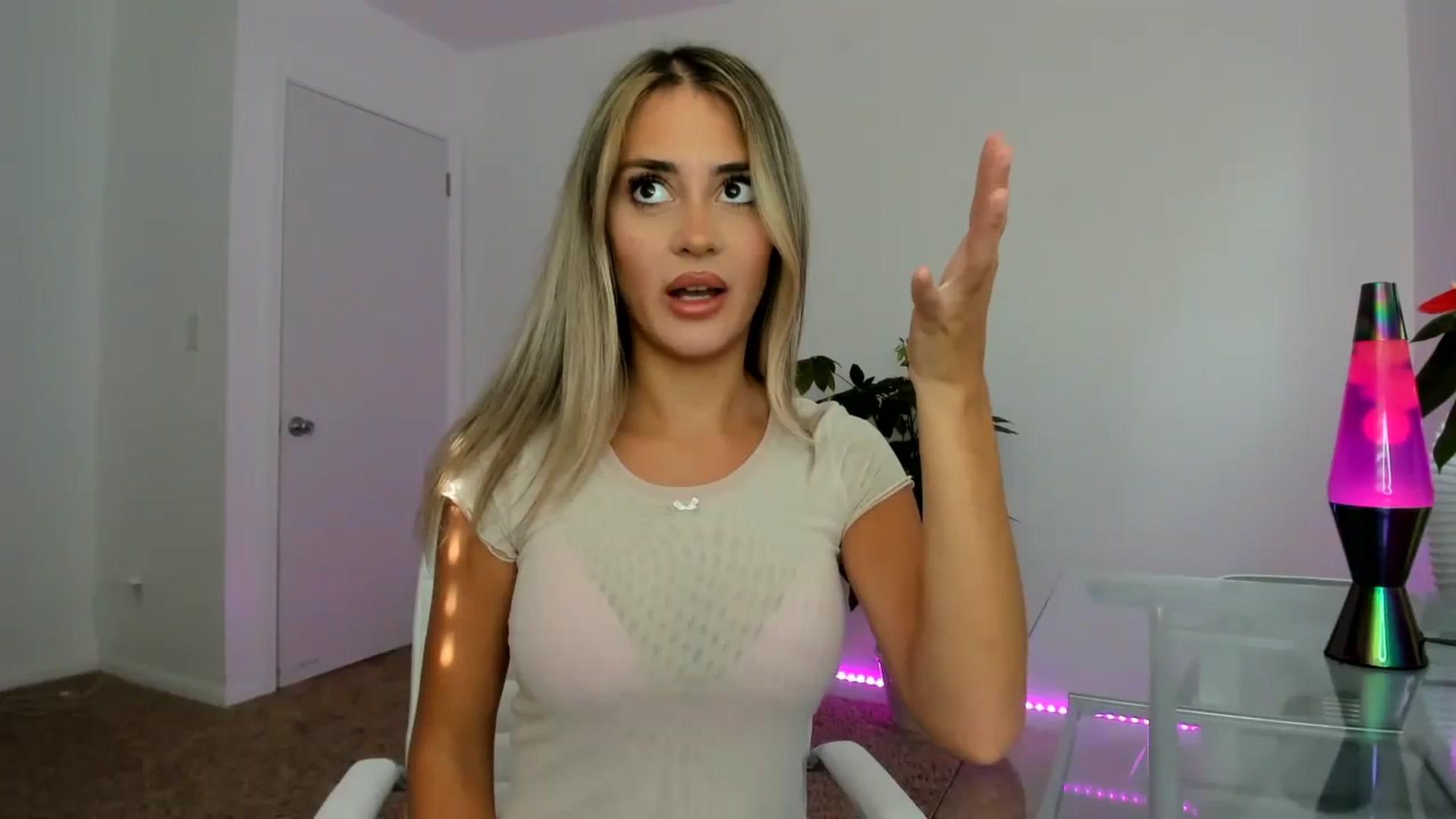 Gallery image thumbnail from SororityGirly's myfreecams stream on, 08/08/2023, 21:17 image 6 of 20