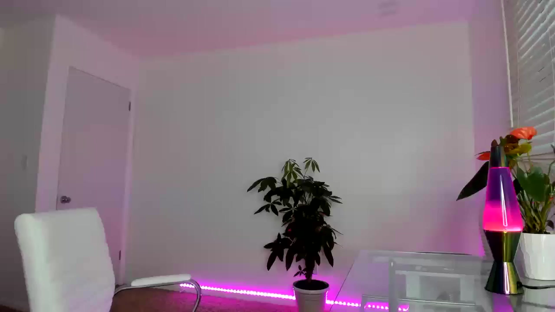 Gallery image thumbnail from SororityGirly's myfreecams stream on, 08/17/2023, 24:29 image 18 of 20
