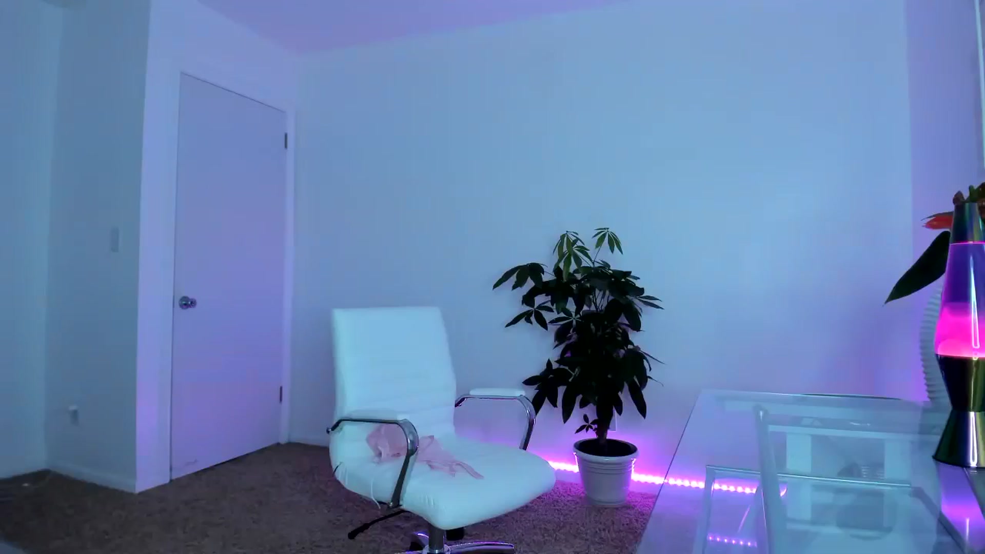 Gallery image thumbnail from SororityGirly's myfreecams stream on, 08/17/2023, 24:29 image 9 of 20