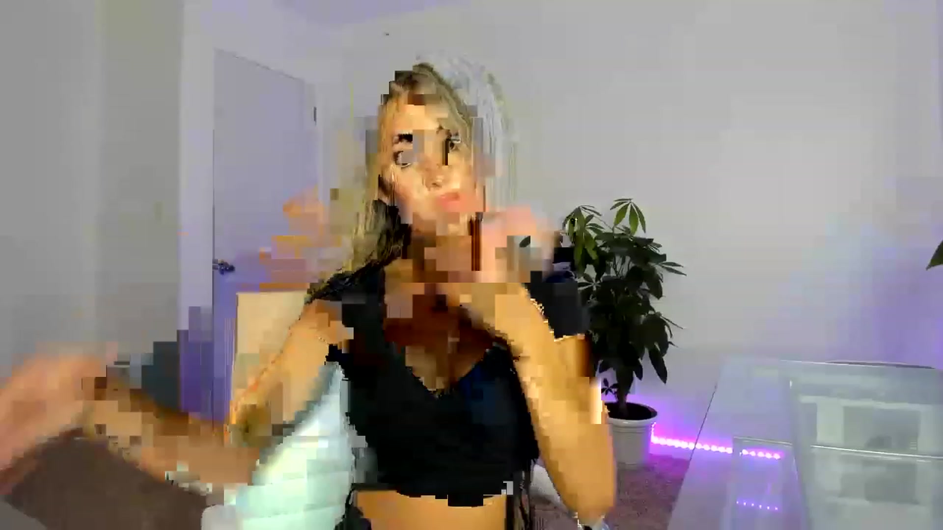 Gallery image thumbnail from SororityGirly's myfreecams stream on, 08/19/2023, 23:38 image 16 of 20