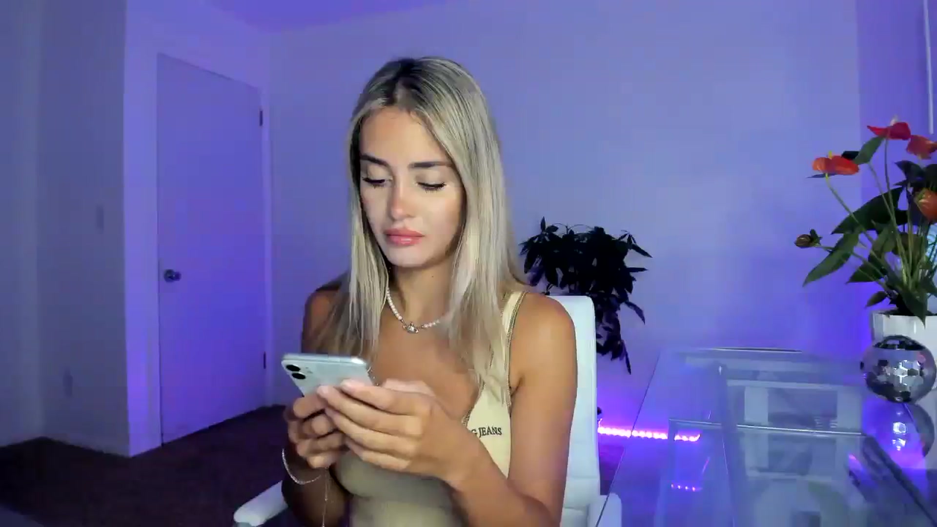 Gallery image thumbnail from SororityGirly's myfreecams stream on, 09/12/2023, 23:39 image 6 of 20