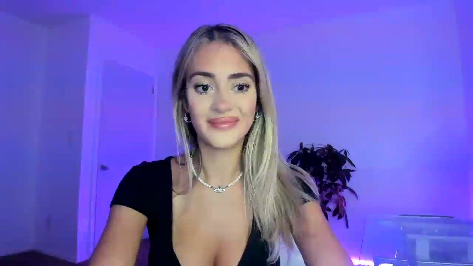 Gallery image thumbnail from SororityGirly's myfreecams stream on, 09/17/2023, 24:01 image 11 of 20
