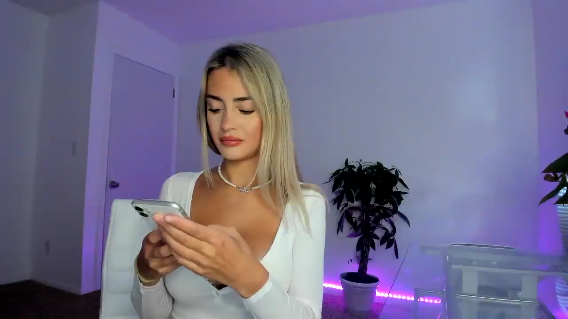 Gallery image thumbnail from SororityGirly's myfreecams stream on, 09/18/2023, 22:35 image 5 of 20