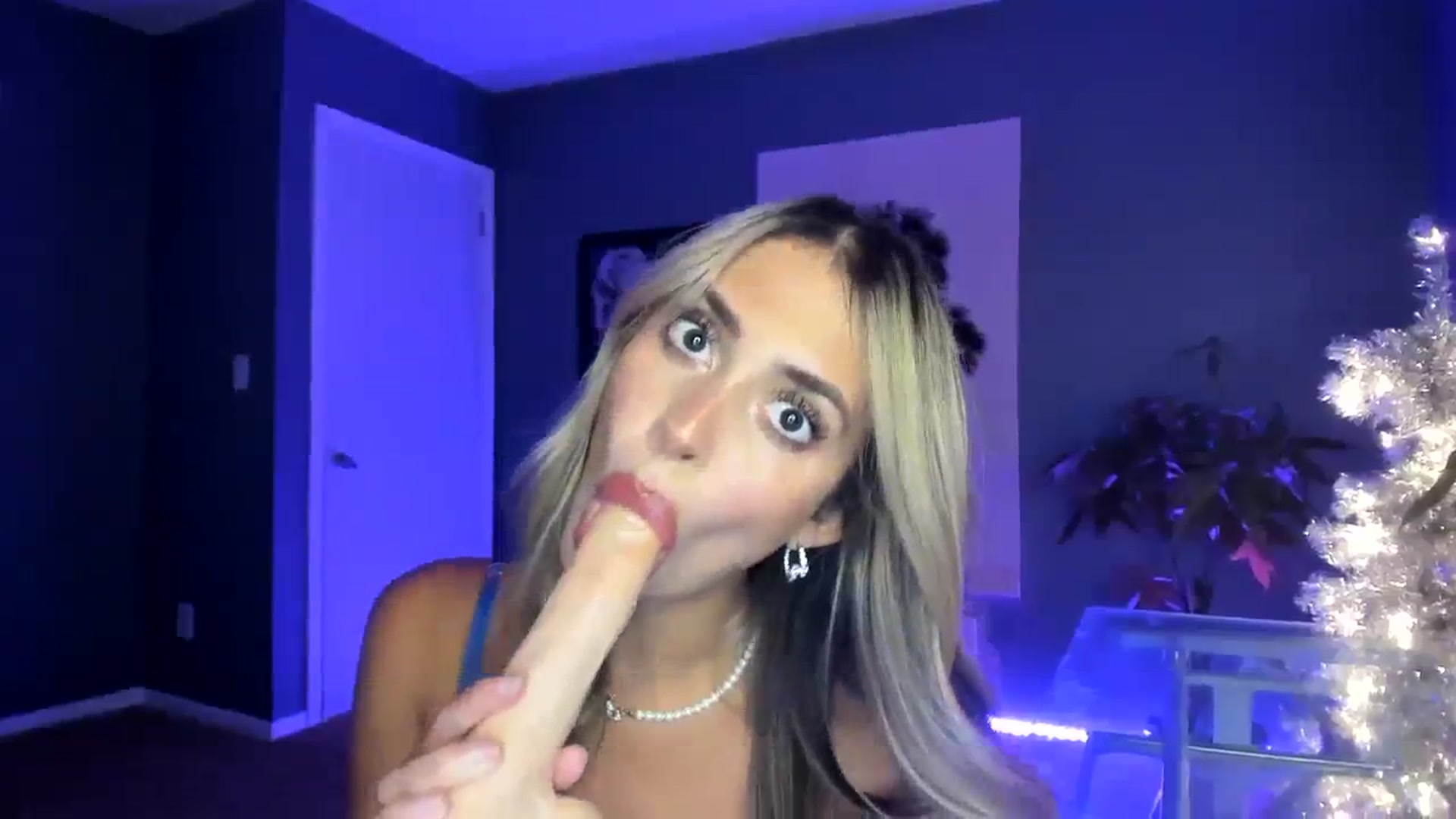 Gallery image thumbnail from SororityGirly's myfreecams stream on, 11/17/2023, 01:51 image 5 of 20