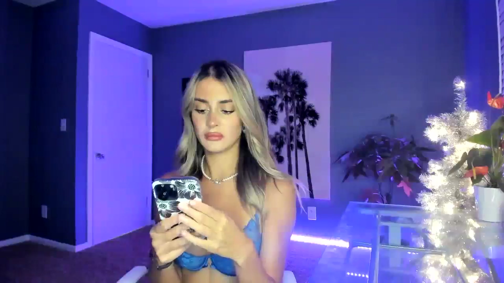 Gallery image thumbnail from SororityGirly's myfreecams stream on, 11/17/2023, 02:27 image 12 of 20