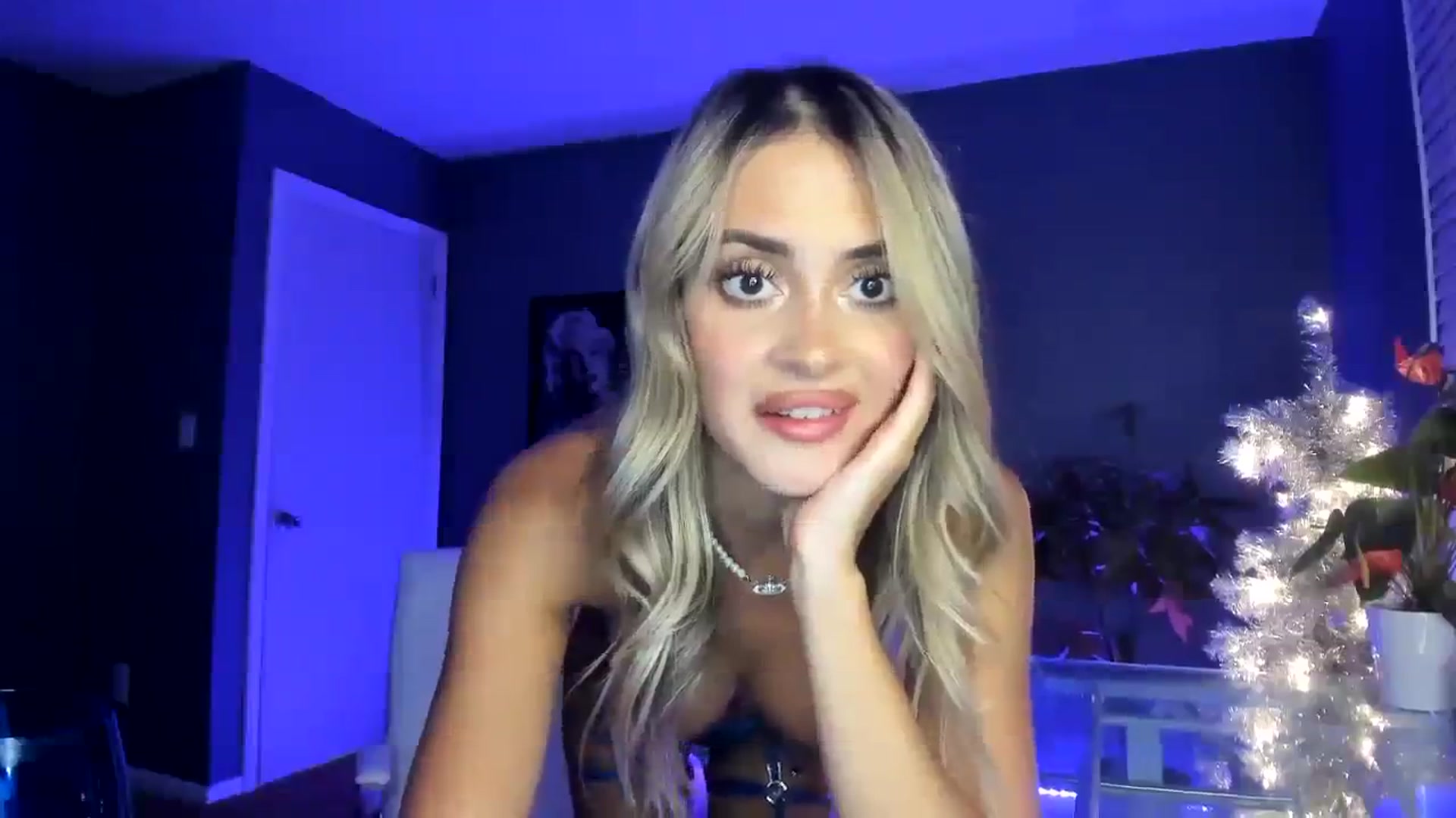 Gallery image thumbnail from SororityGirly's myfreecams stream on, 11/17/2023, 03:01 image 6 of 20