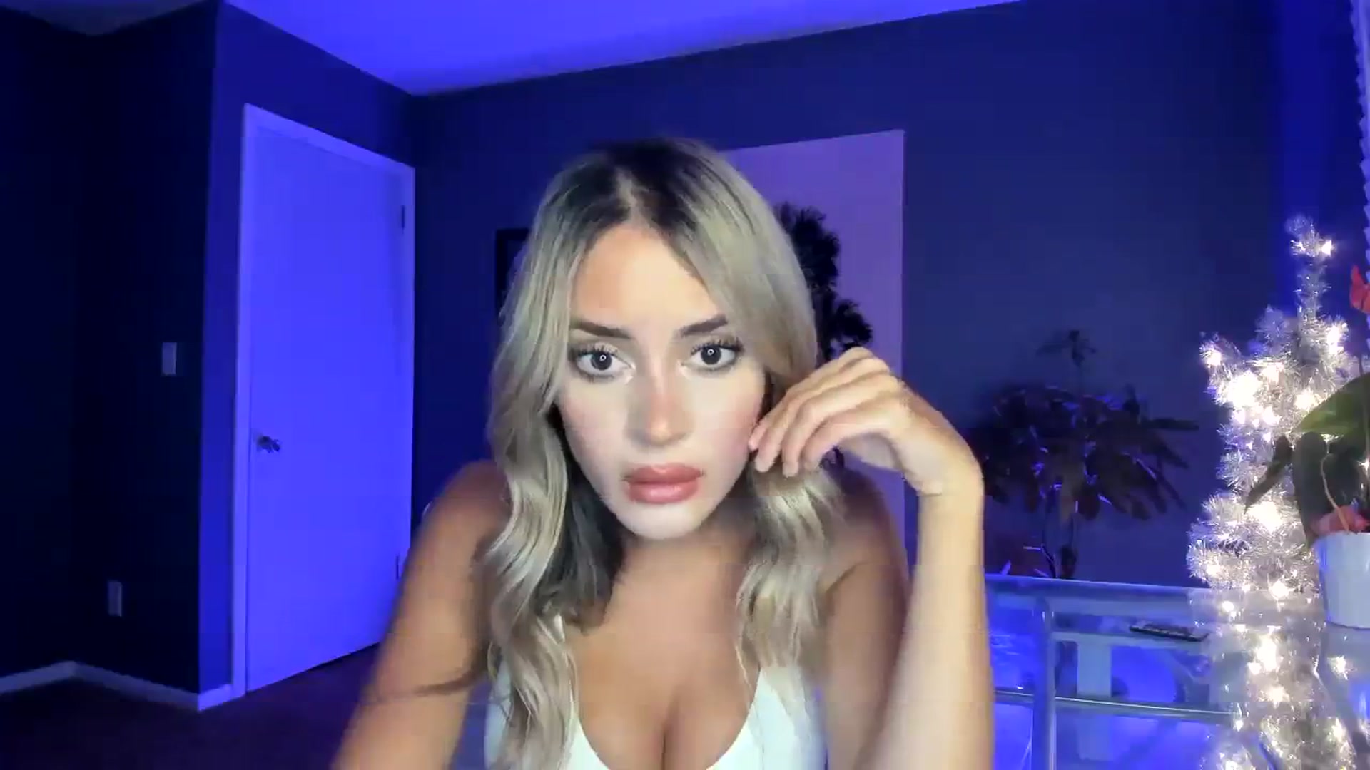 Gallery image thumbnail from SororityGirly's myfreecams stream on, 11/24/2023, 01:20 image 14 of 20