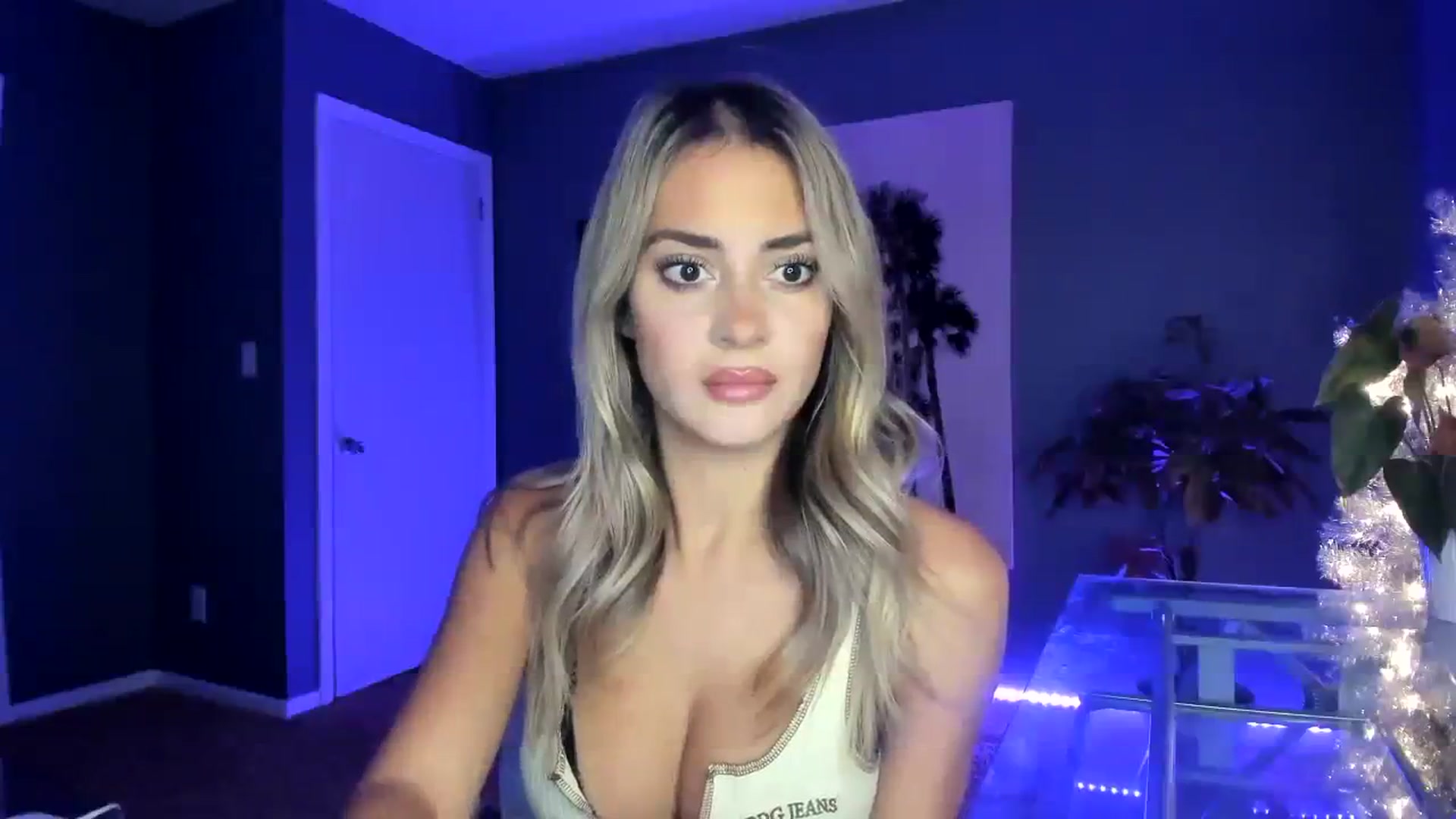 Gallery image thumbnail from SororityGirly's myfreecams stream on, 11/27/2023, 23:06 image 13 of 20