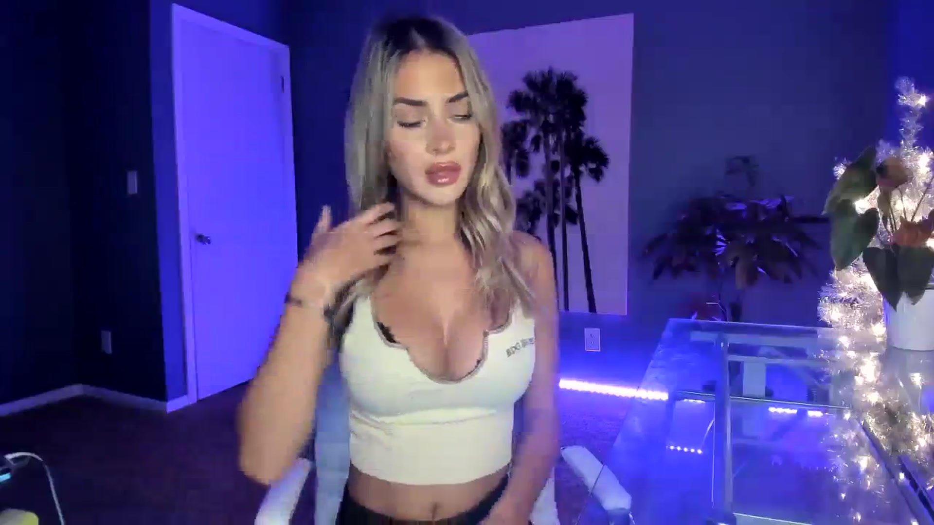 Gallery image thumbnail from SororityGirly's myfreecams stream on, 11/28/2023, 24:00 image 19 of 20